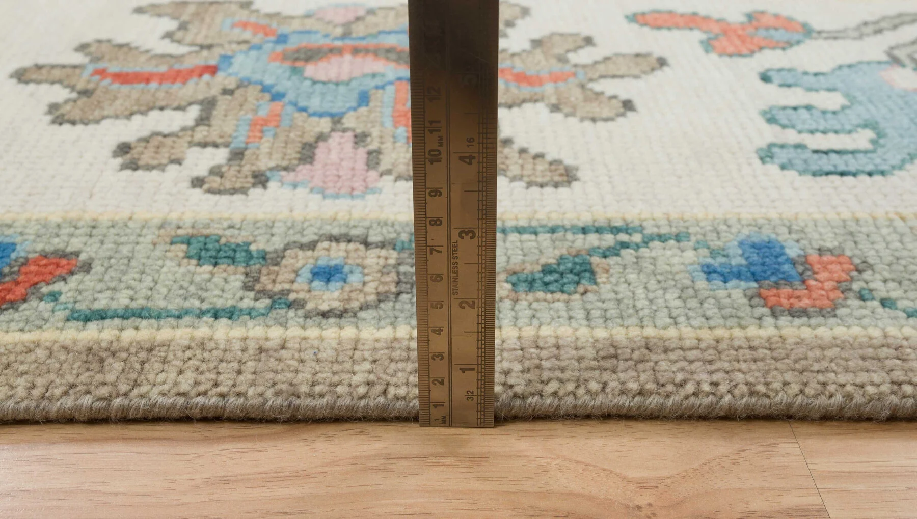 Beige Hand-Knotted Oushak Rug – Rosette & Palmette