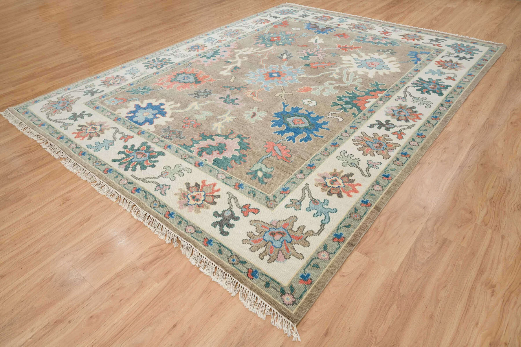 Beige Hand-Knotted Oushak Rug – Rosette & Palmette