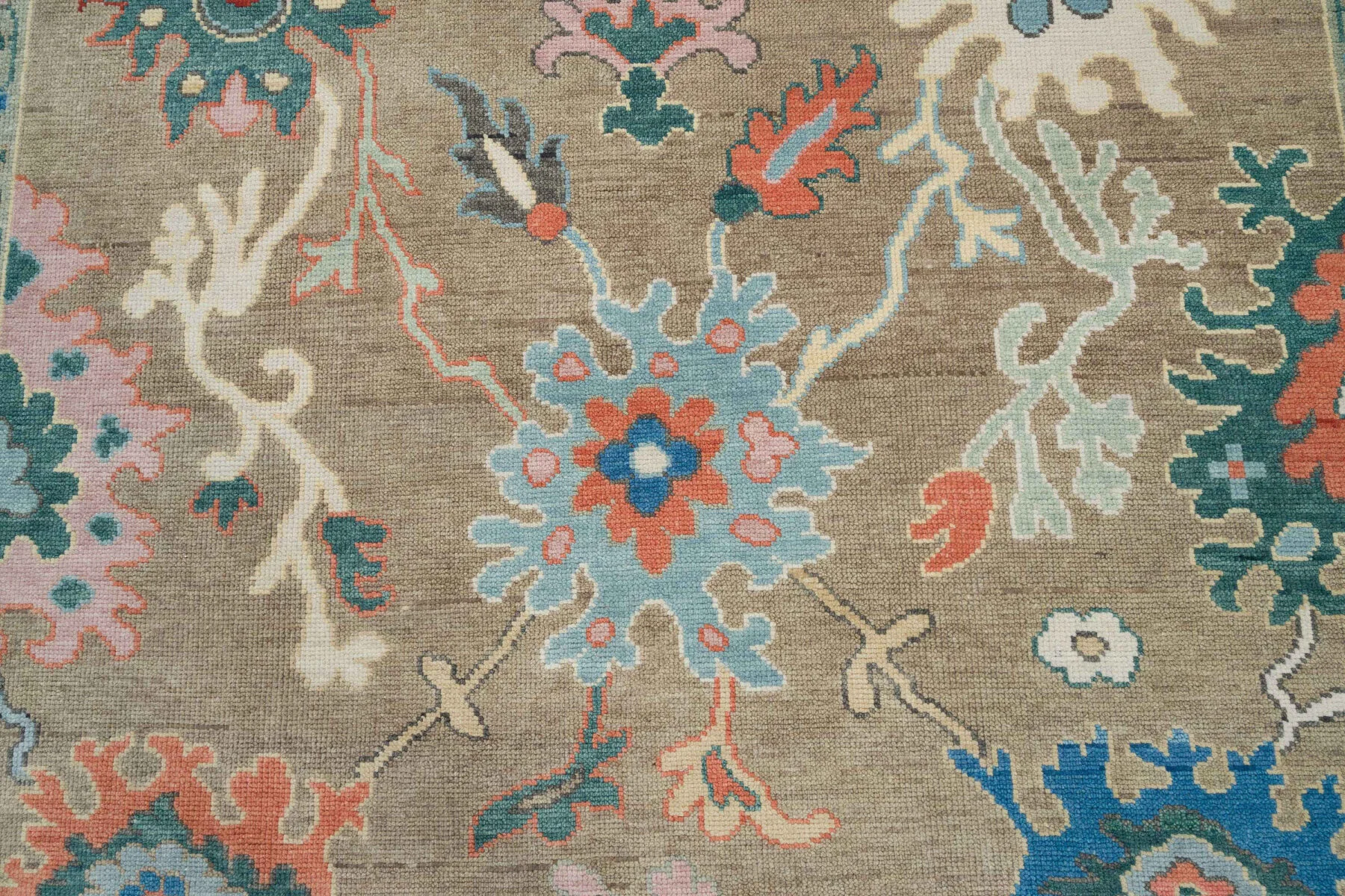 Beige Hand-Knotted Oushak Rug – Rosette & Palmette