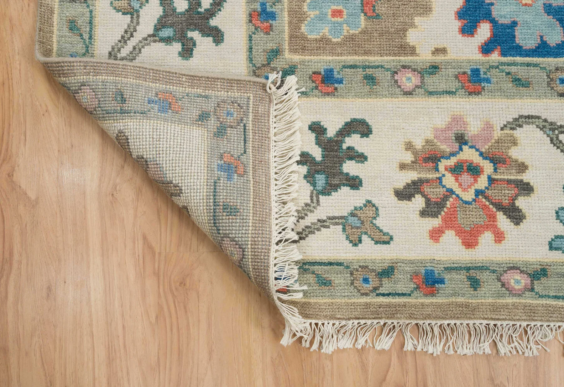 Beige Hand-Knotted Oushak Rug – Rosette & Palmette