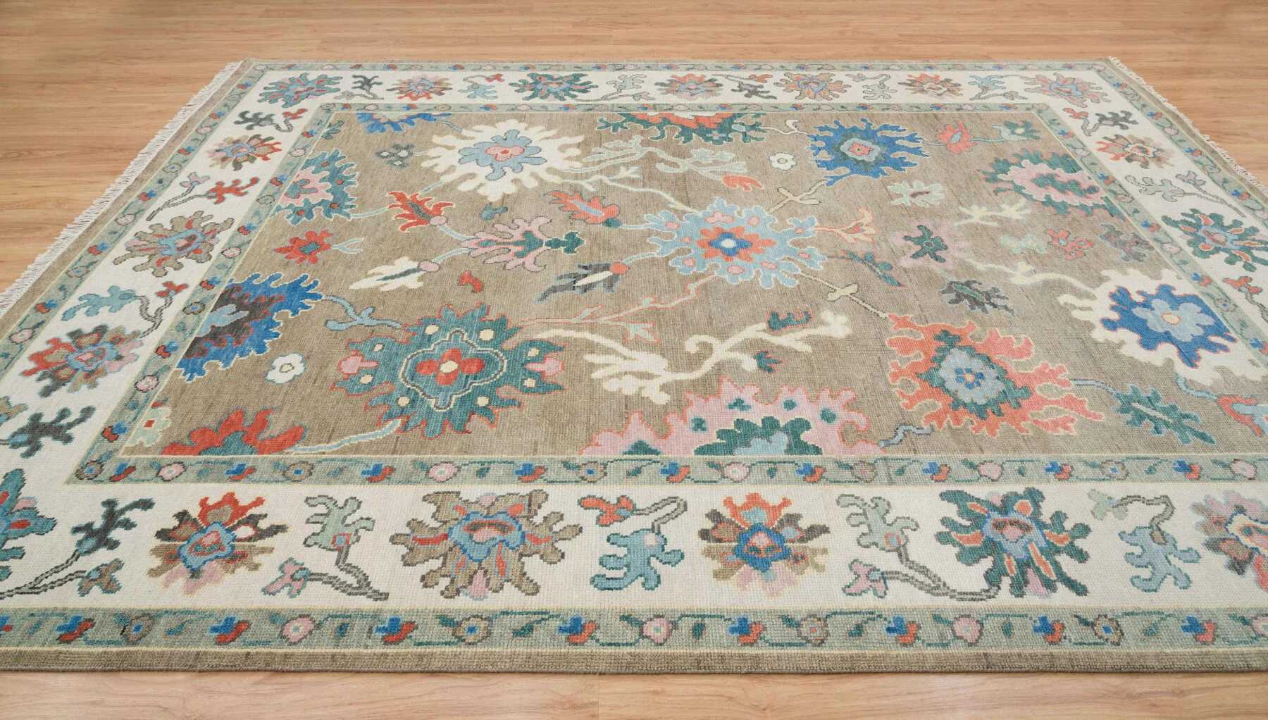 Beige Hand-Knotted Oushak Rug – Rosette & Palmette
