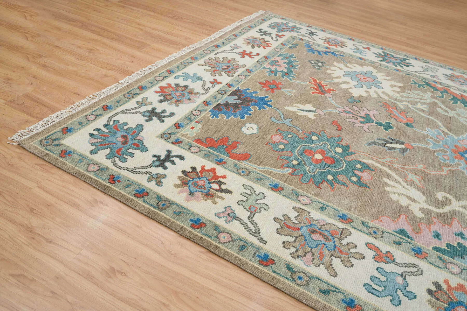 Beige Hand-Knotted Oushak Rug – Rosette & Palmette