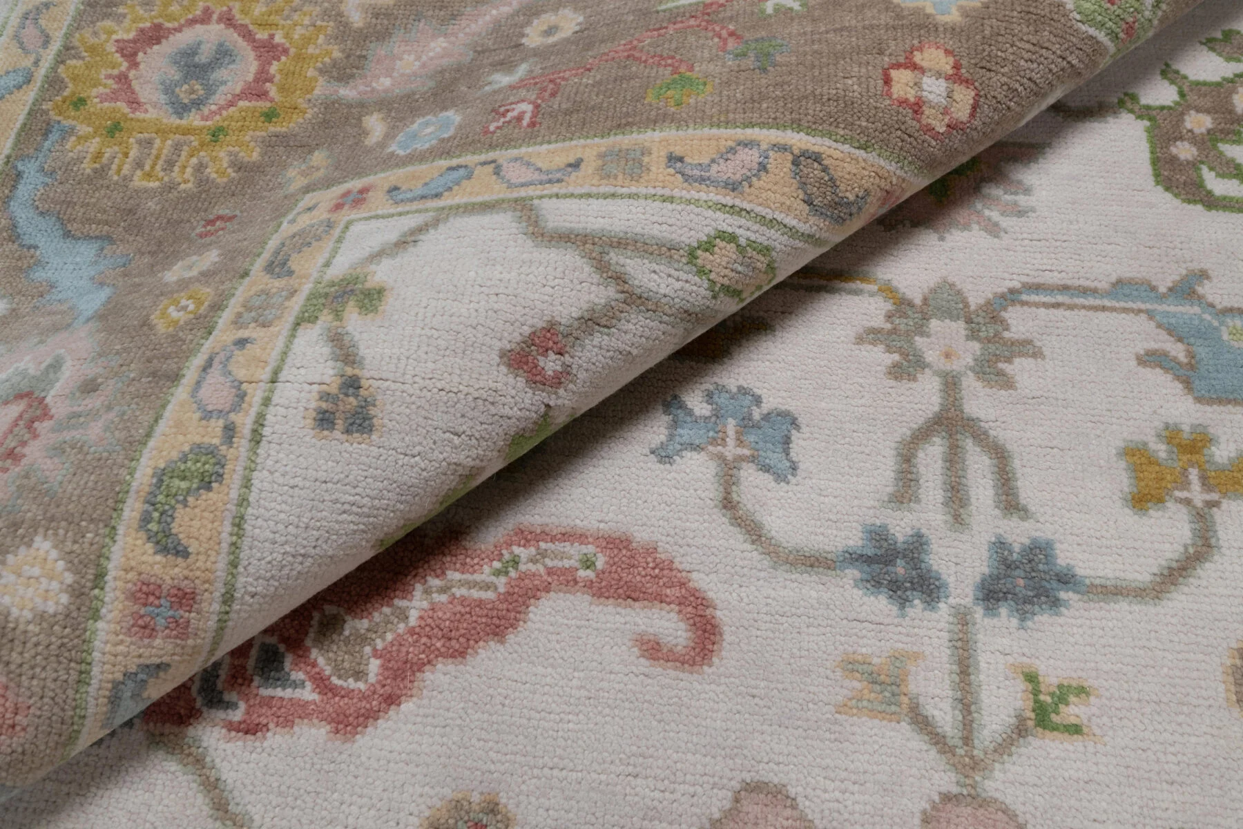 Ivory & Olive Hand-Knotted Oushak Rug – Palmette & Rosette (3151)