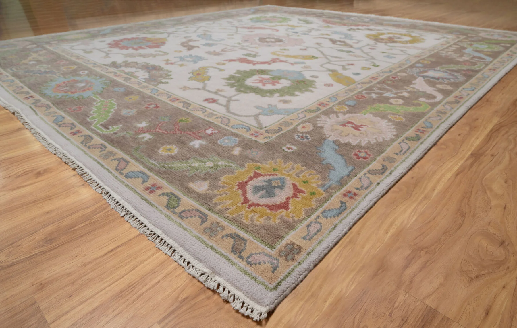 Ivory & Olive Hand-Knotted Oushak Rug – Palmette & Rosette (3151)