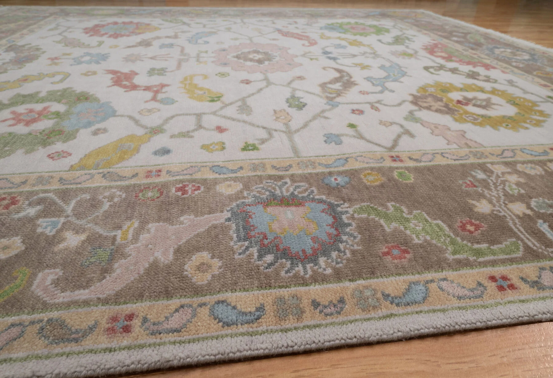 Ivory & Olive Hand-Knotted Oushak Rug – Palmette & Rosette (3151)