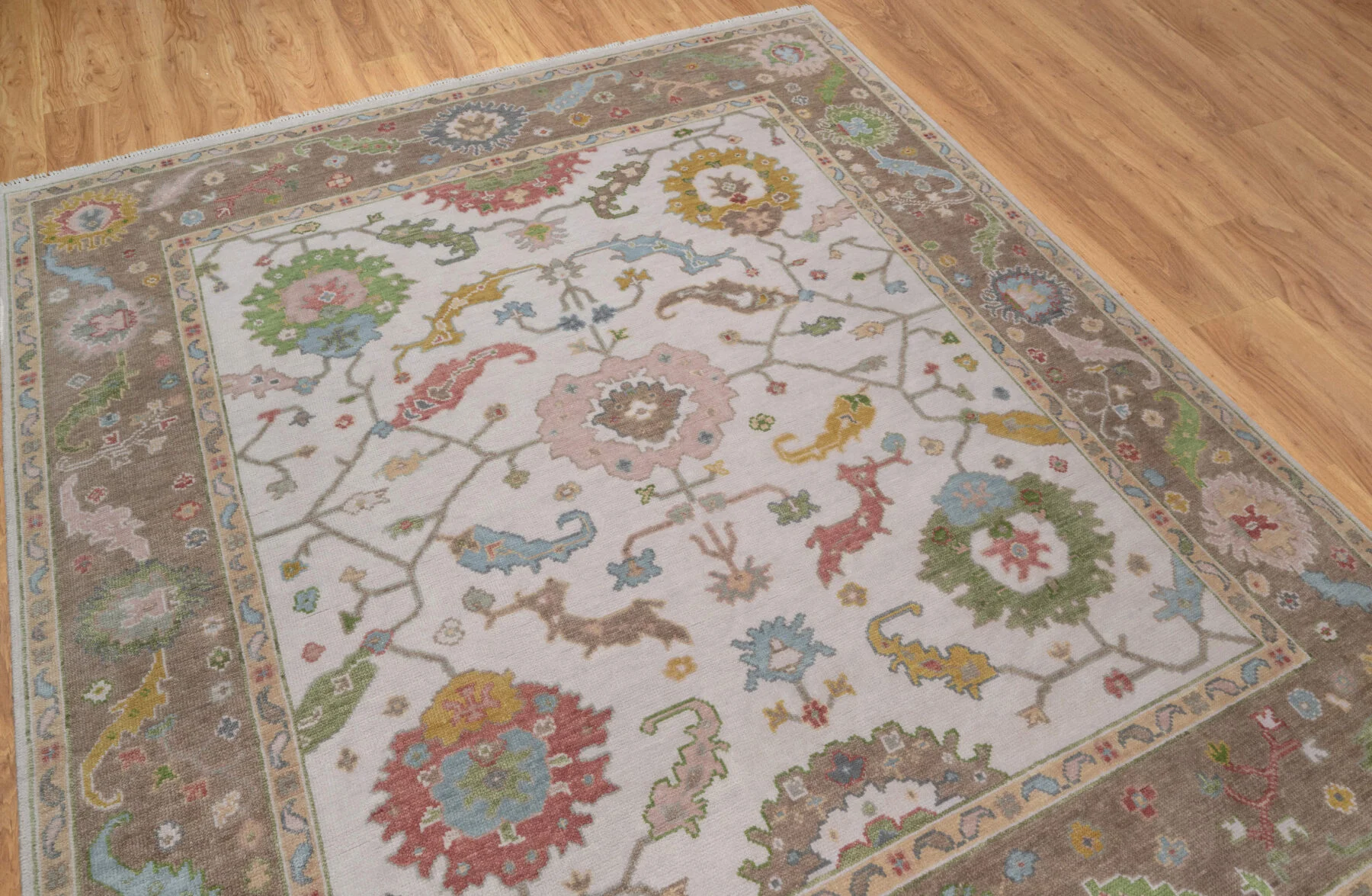 Ivory & Olive Hand-Knotted Oushak Rug – Palmette & Rosette (3151)