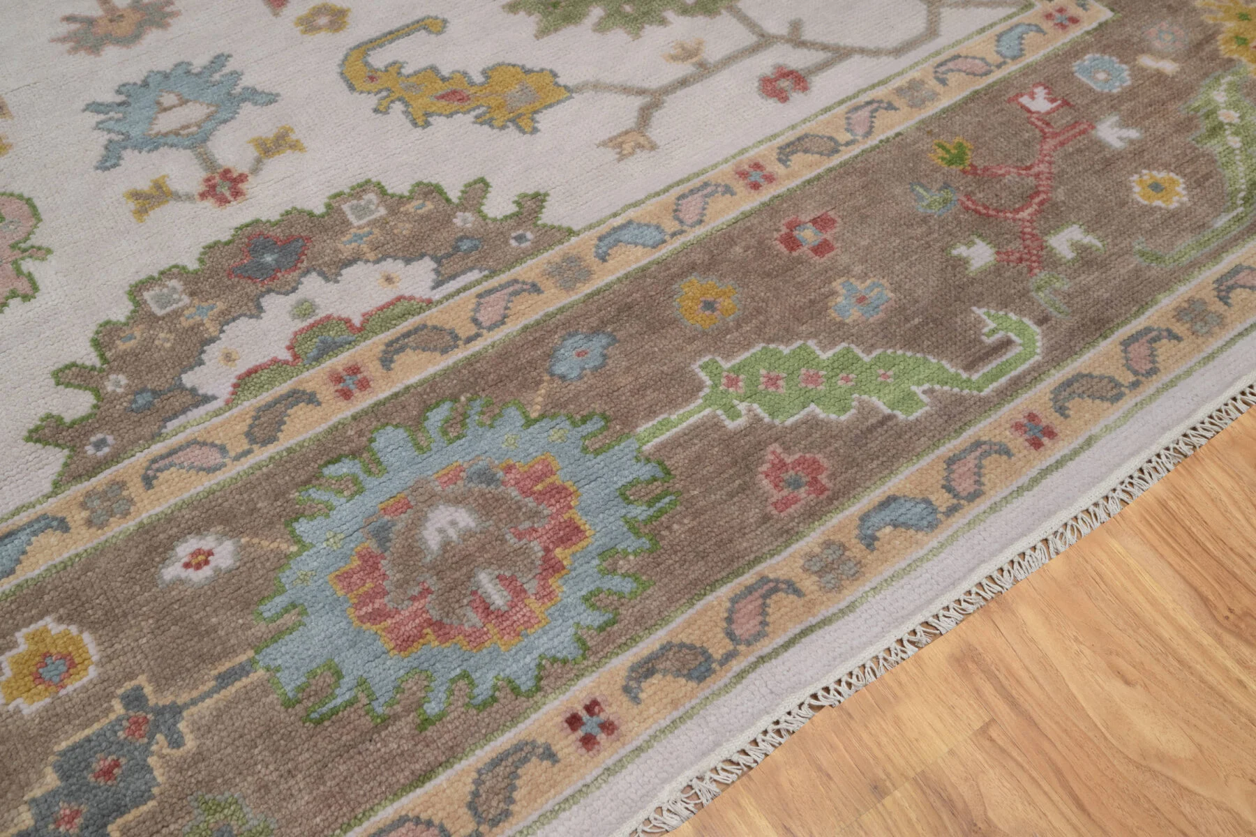 Ivory & Olive Hand-Knotted Oushak Rug – Palmette & Rosette (3151)