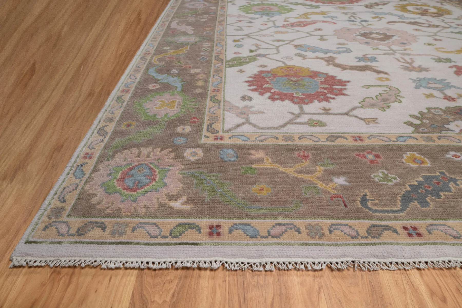 Ivory & Olive Hand-Knotted Oushak Rug – Palmette & Rosette (3151)