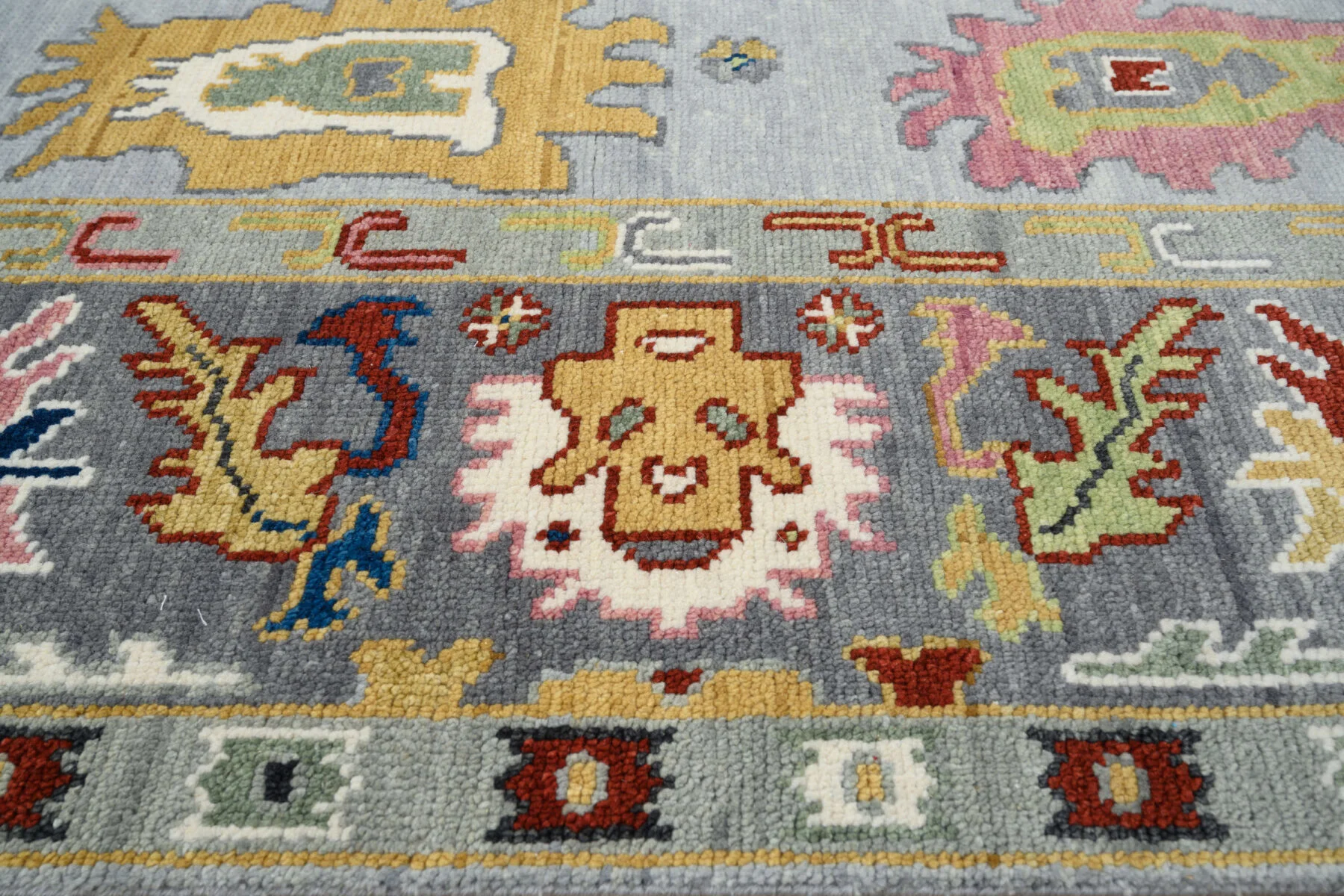 Silver Hand-Knotted Oushak Rug – Palmette & Rosette
