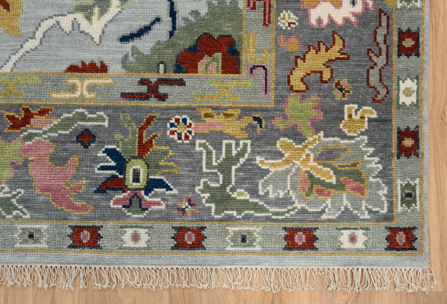 Silver Hand-Knotted Oushak Rug – Palmette & Rosette