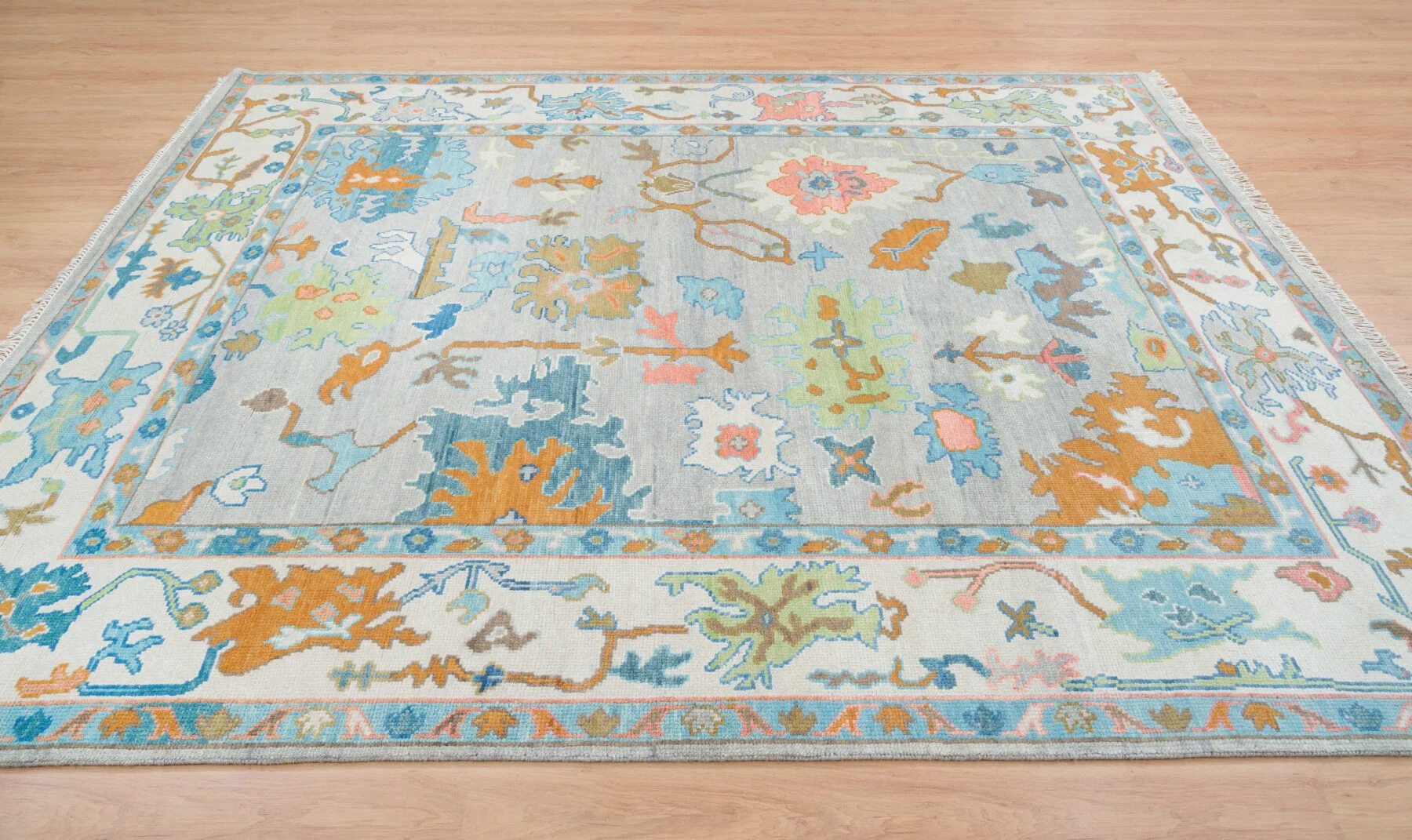 Silver-Grey Hand-Knotted Oushak Rug – Palmette & Rosette