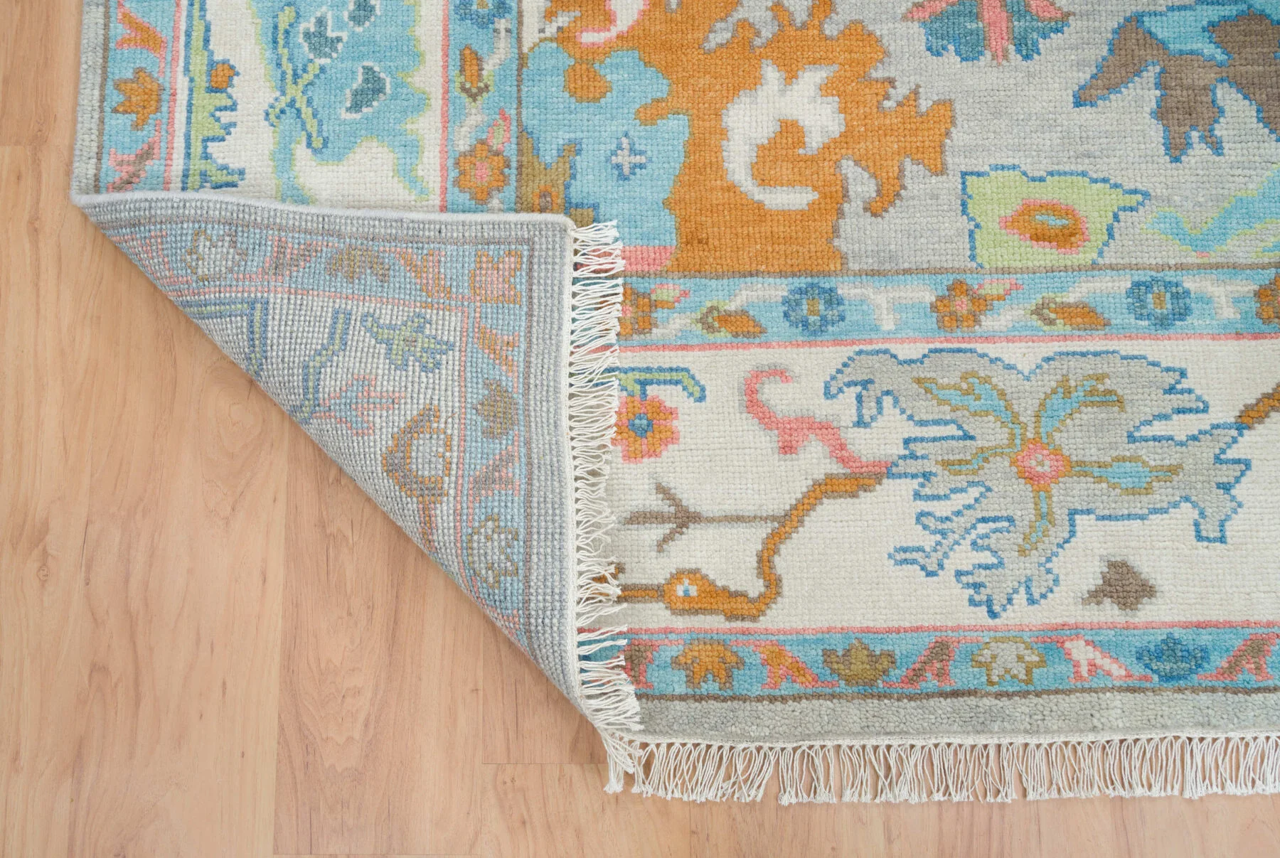 Silver-Grey Hand-Knotted Oushak Rug – Palmette & Rosette