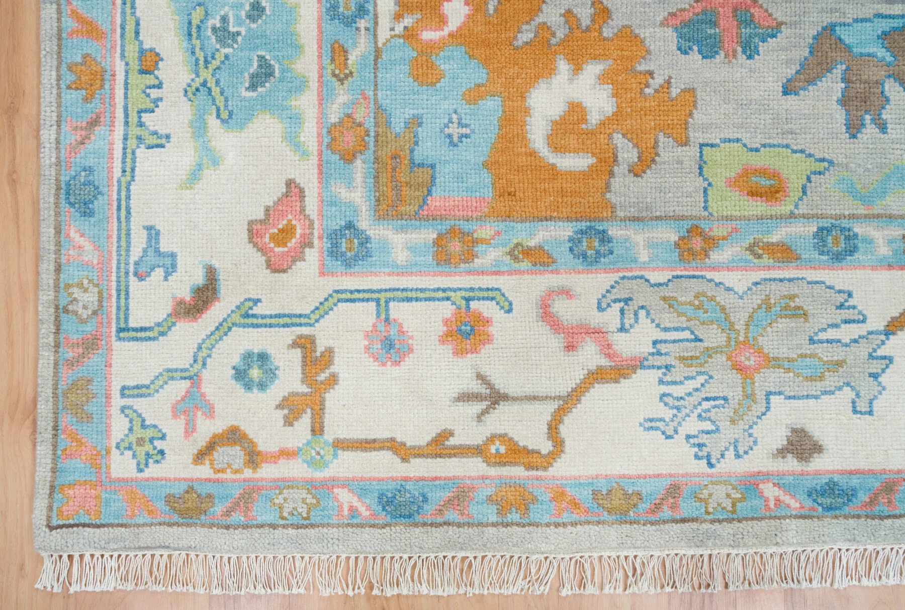Silver-Grey Hand-Knotted Oushak Rug – Palmette & Rosette