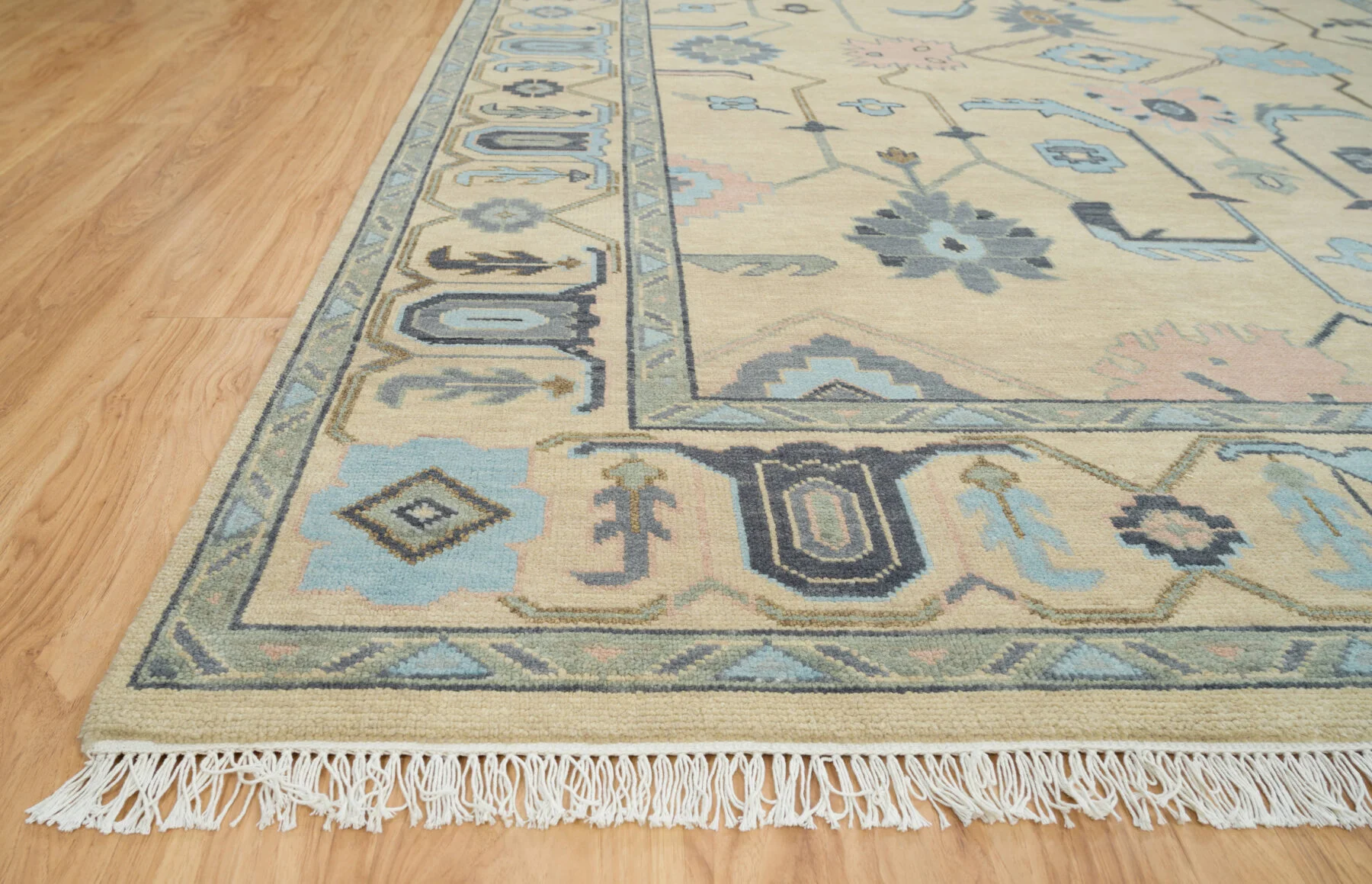 Sand Hand-Knotted Oushak Rug – Palmette & Angular-Vine