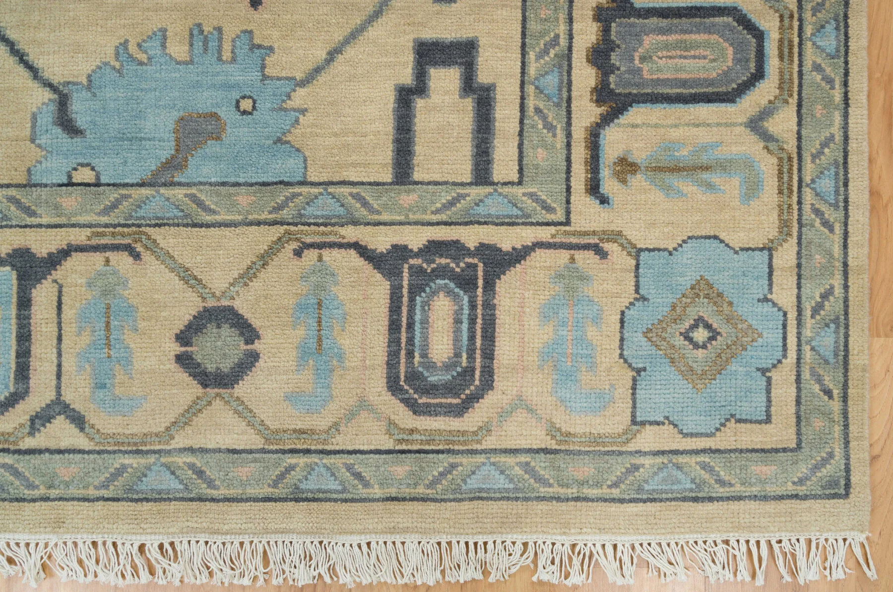 Sand Hand-Knotted Oushak Rug – Palmette & Angular-Vine