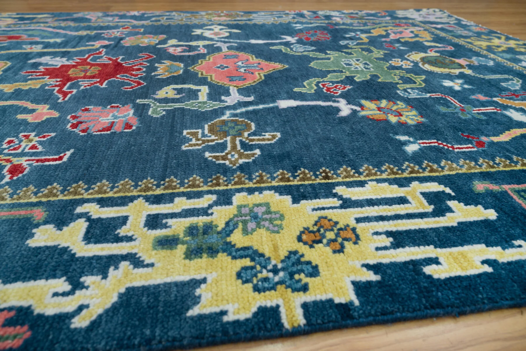 Navy & Green Hand-Knotted Oushak Rug – Palmette & Rosette