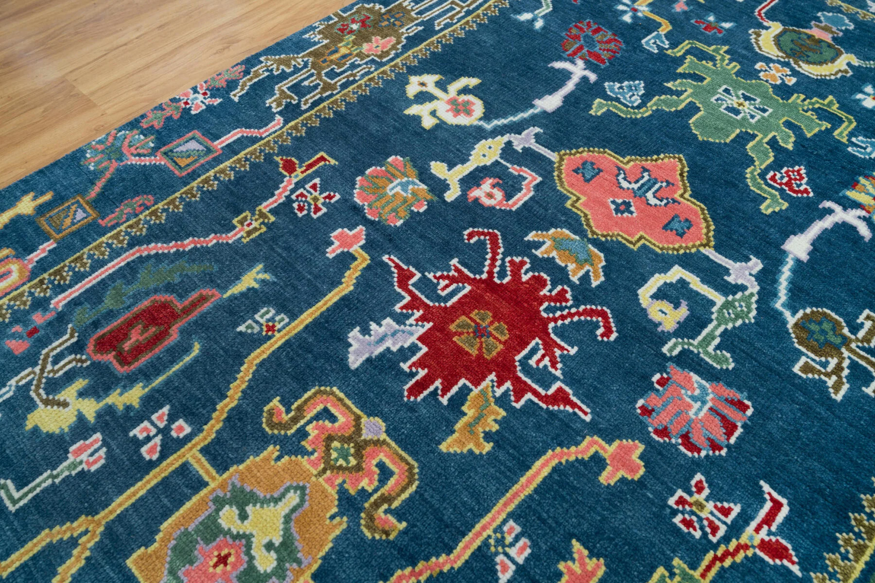 Navy & Green Hand-Knotted Oushak Rug – Palmette & Rosette