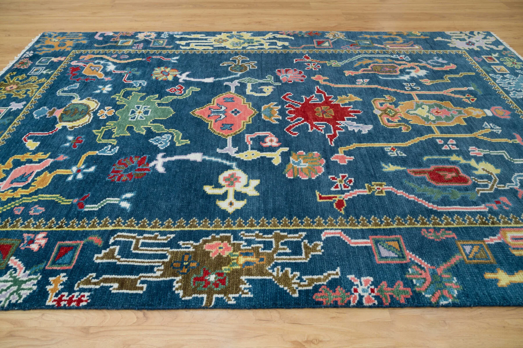 Navy & Green Hand-Knotted Oushak Rug – Palmette & Rosette