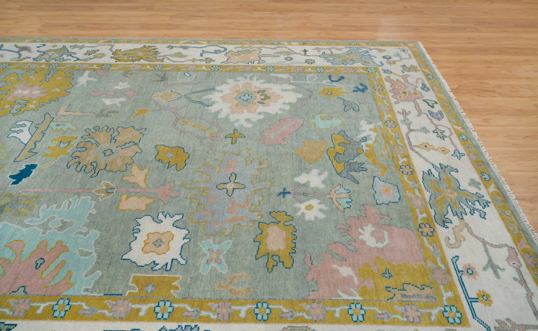 Silvery Grey Hand-Knotted Oushak Rug – Palmette & Rosette