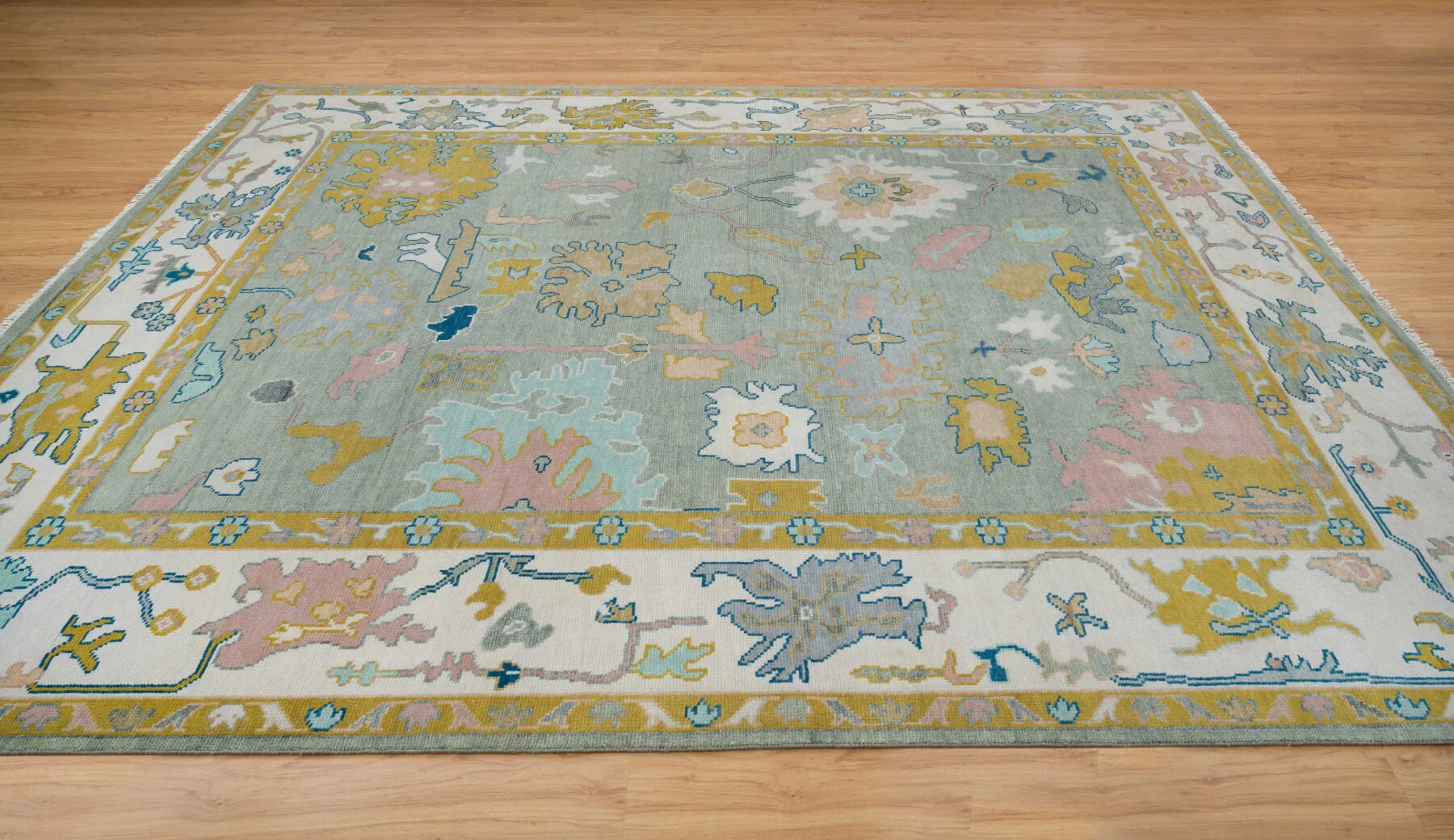 Silvery Grey Hand-Knotted Oushak Rug – Palmette & Rosette