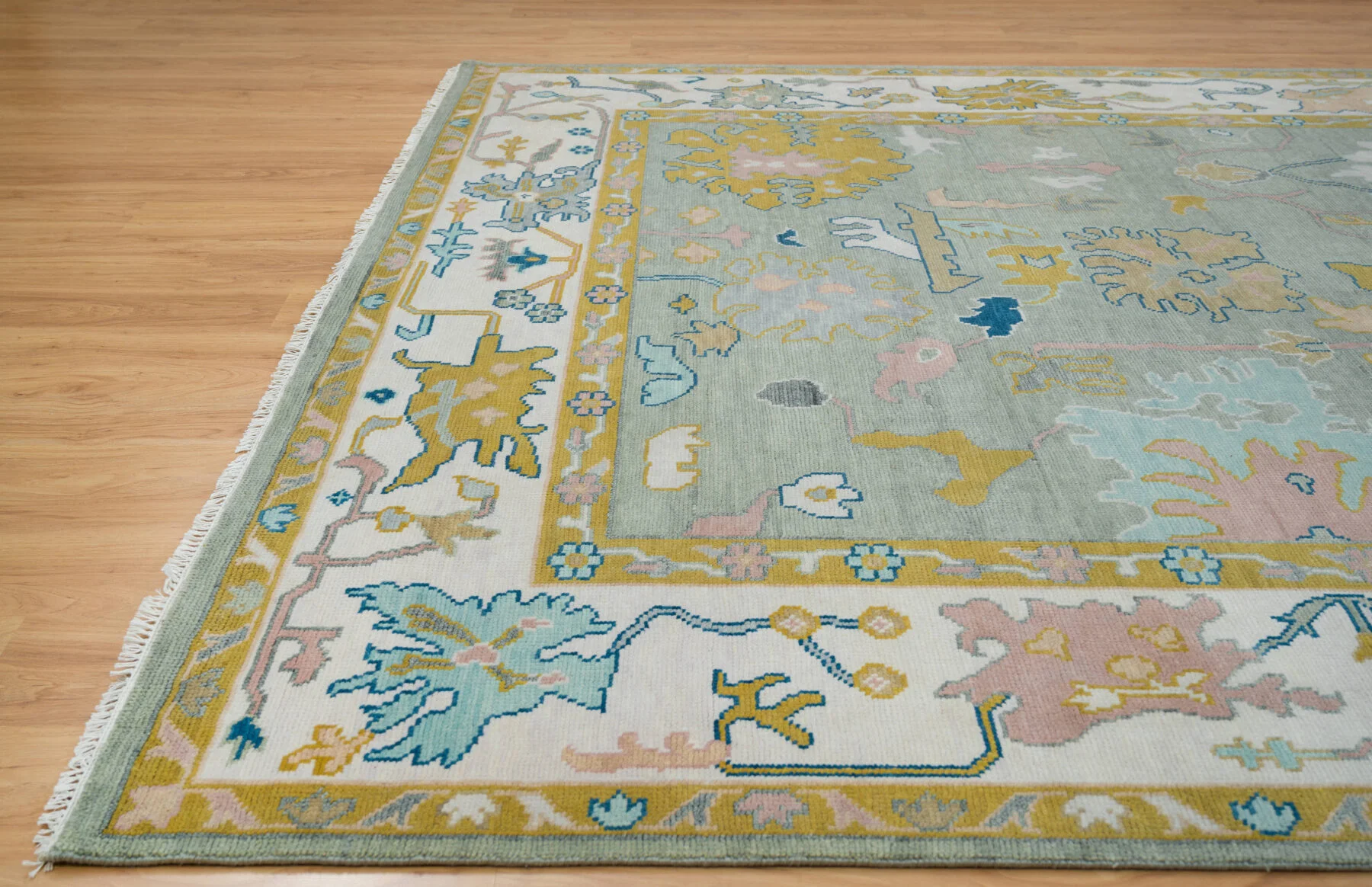 Silvery Grey Hand-Knotted Oushak Rug – Palmette & Rosette