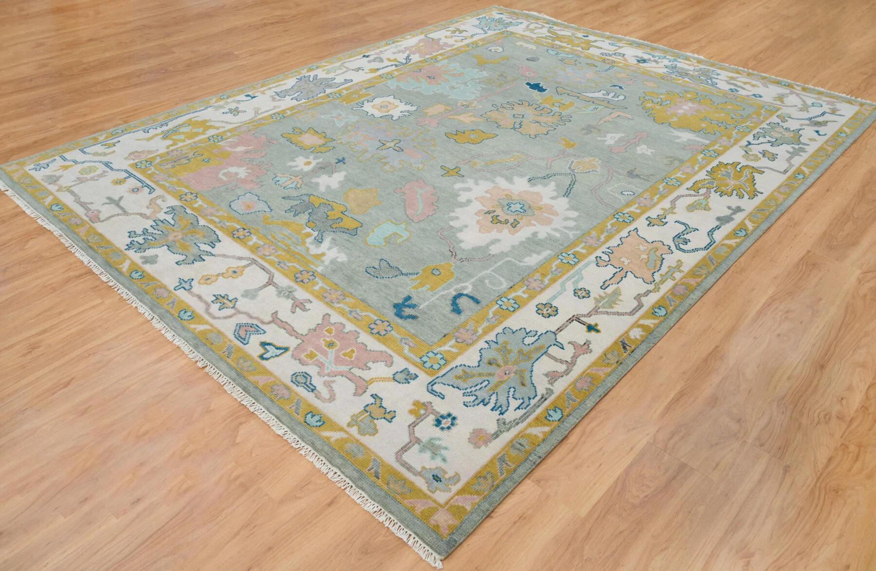 Silvery Grey Hand-Knotted Oushak Rug – Palmette & Rosette