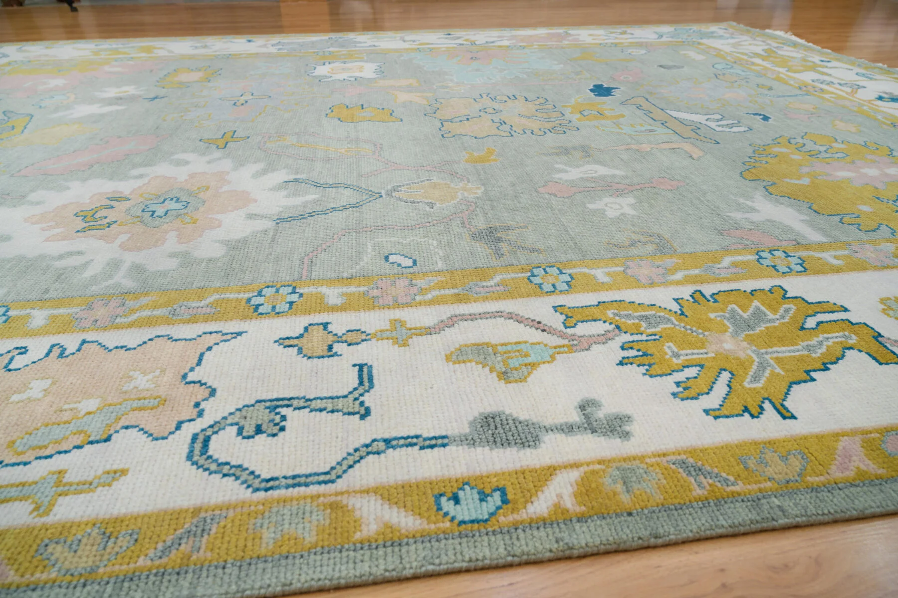 Silvery Grey Hand-Knotted Oushak Rug – Palmette & Rosette