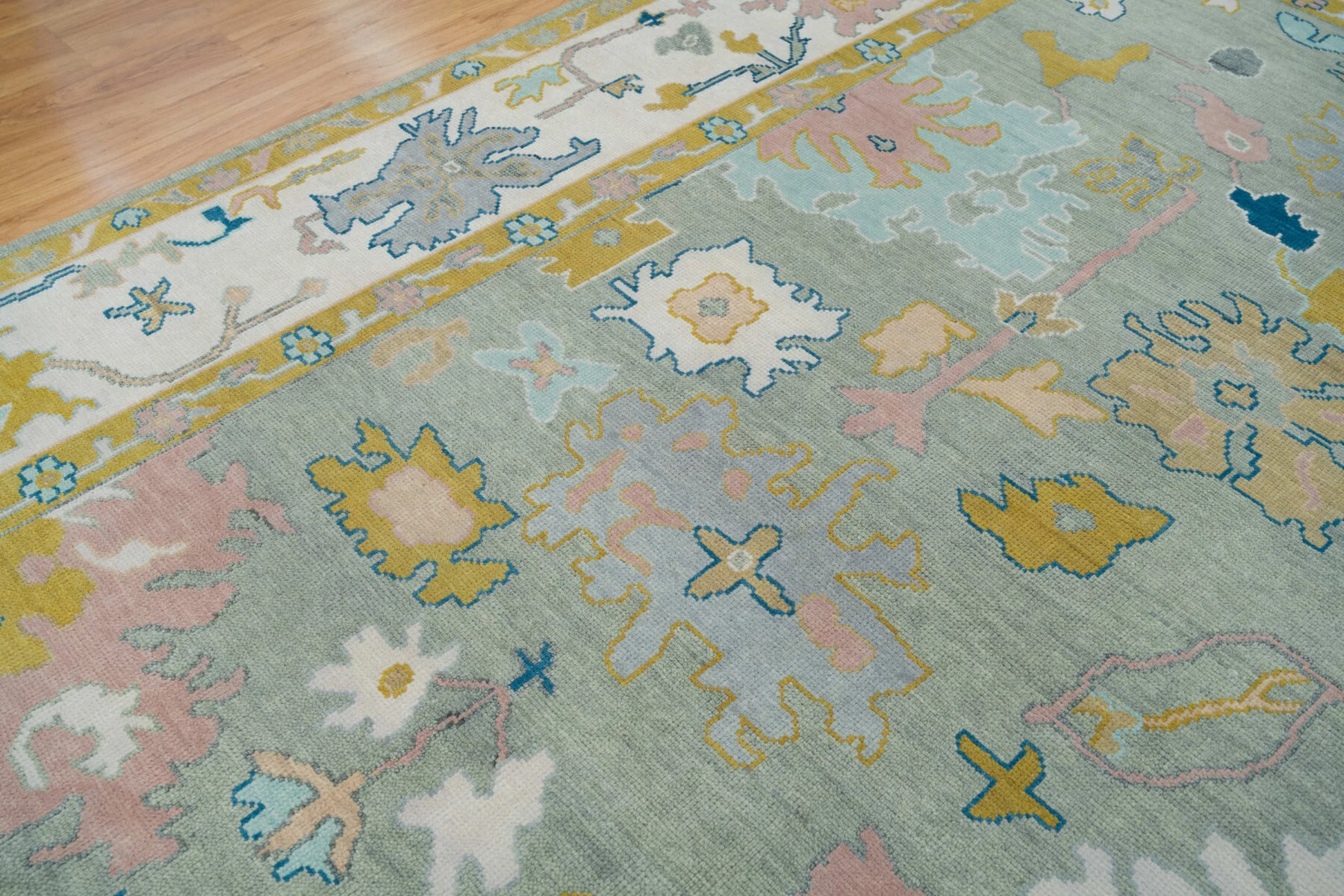 Silvery Grey Hand-Knotted Oushak Rug – Palmette & Rosette