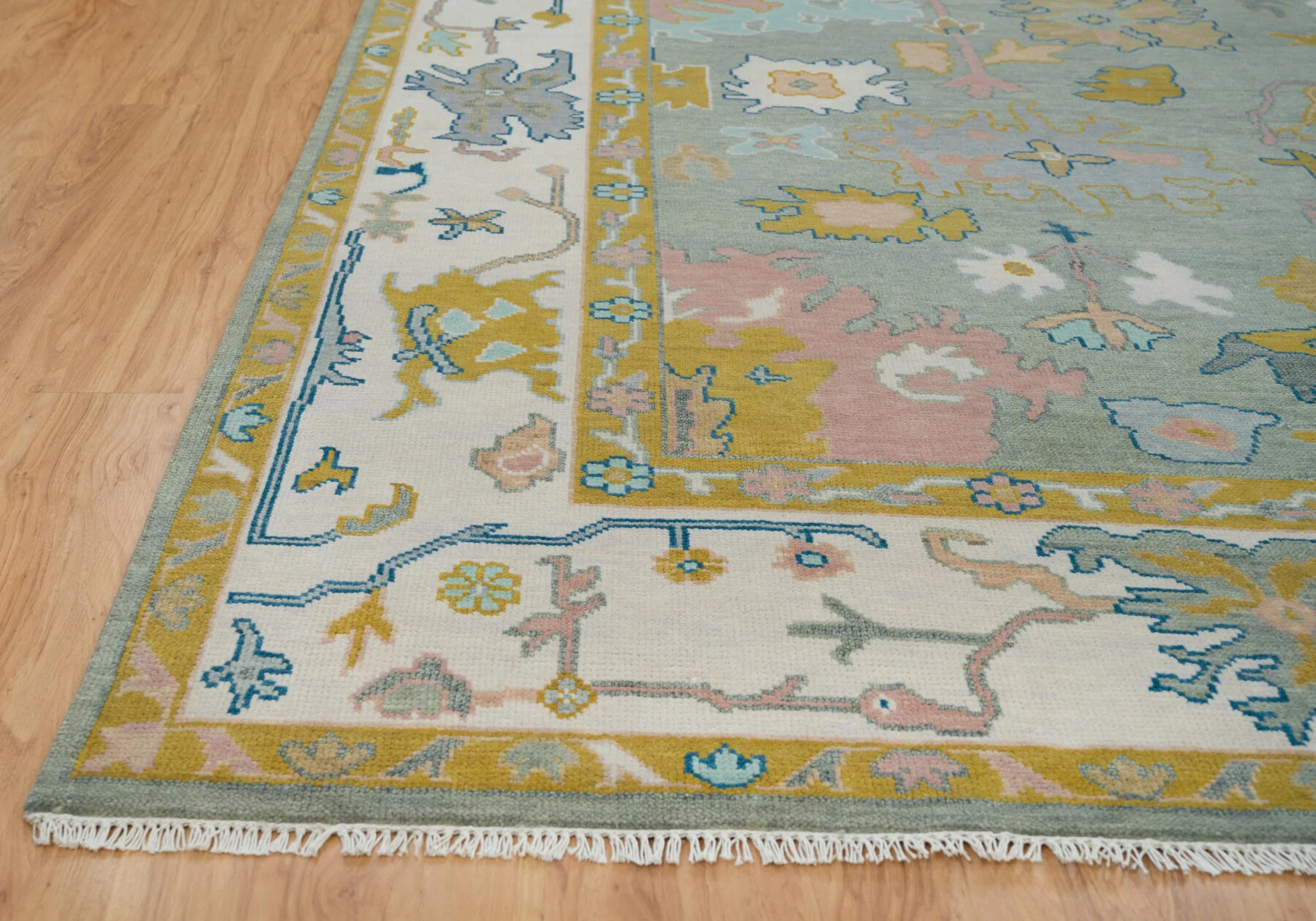 Silvery Grey Hand-Knotted Oushak Rug – Palmette & Rosette