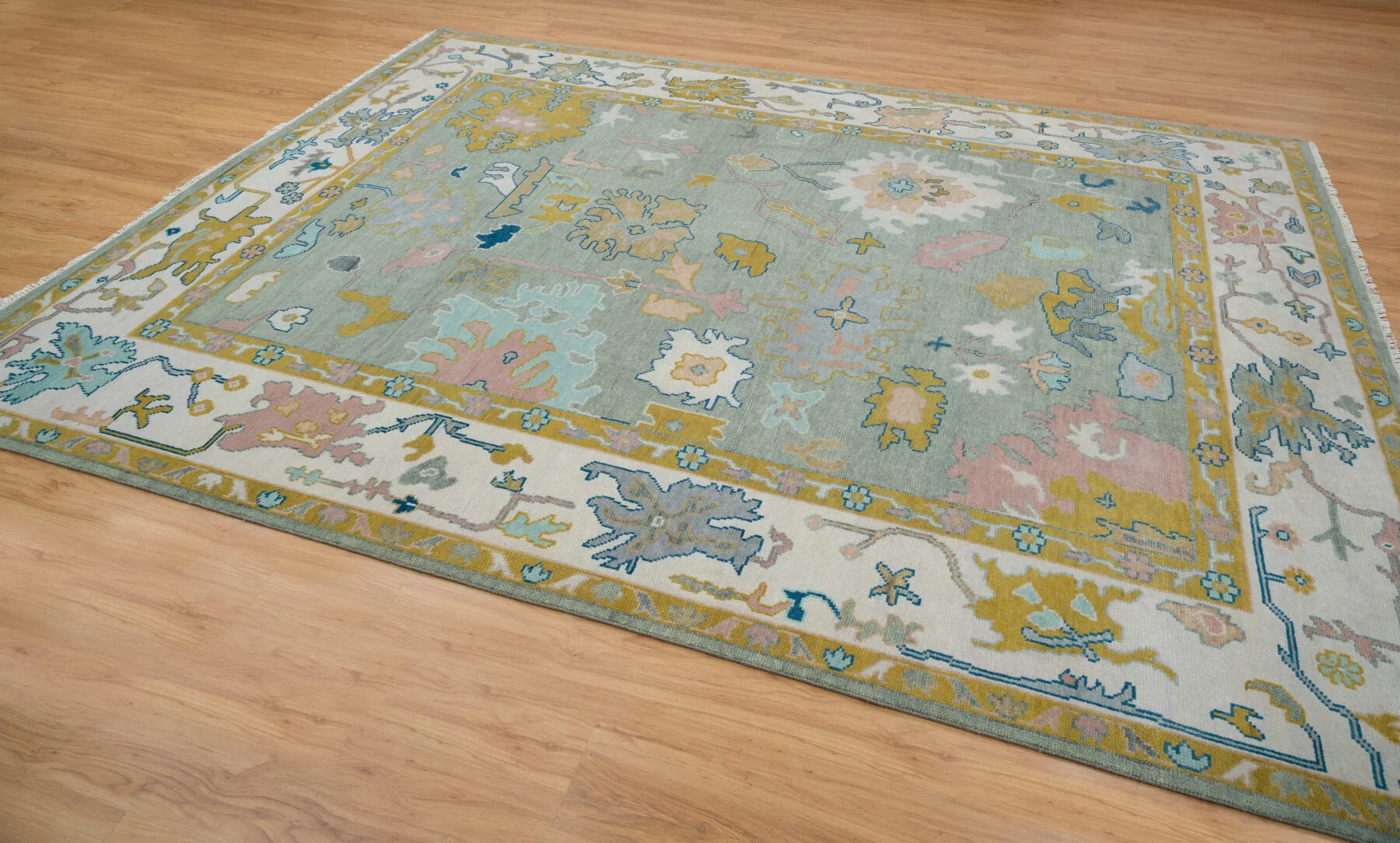 Silvery Grey Hand-Knotted Oushak Rug – Palmette & Rosette