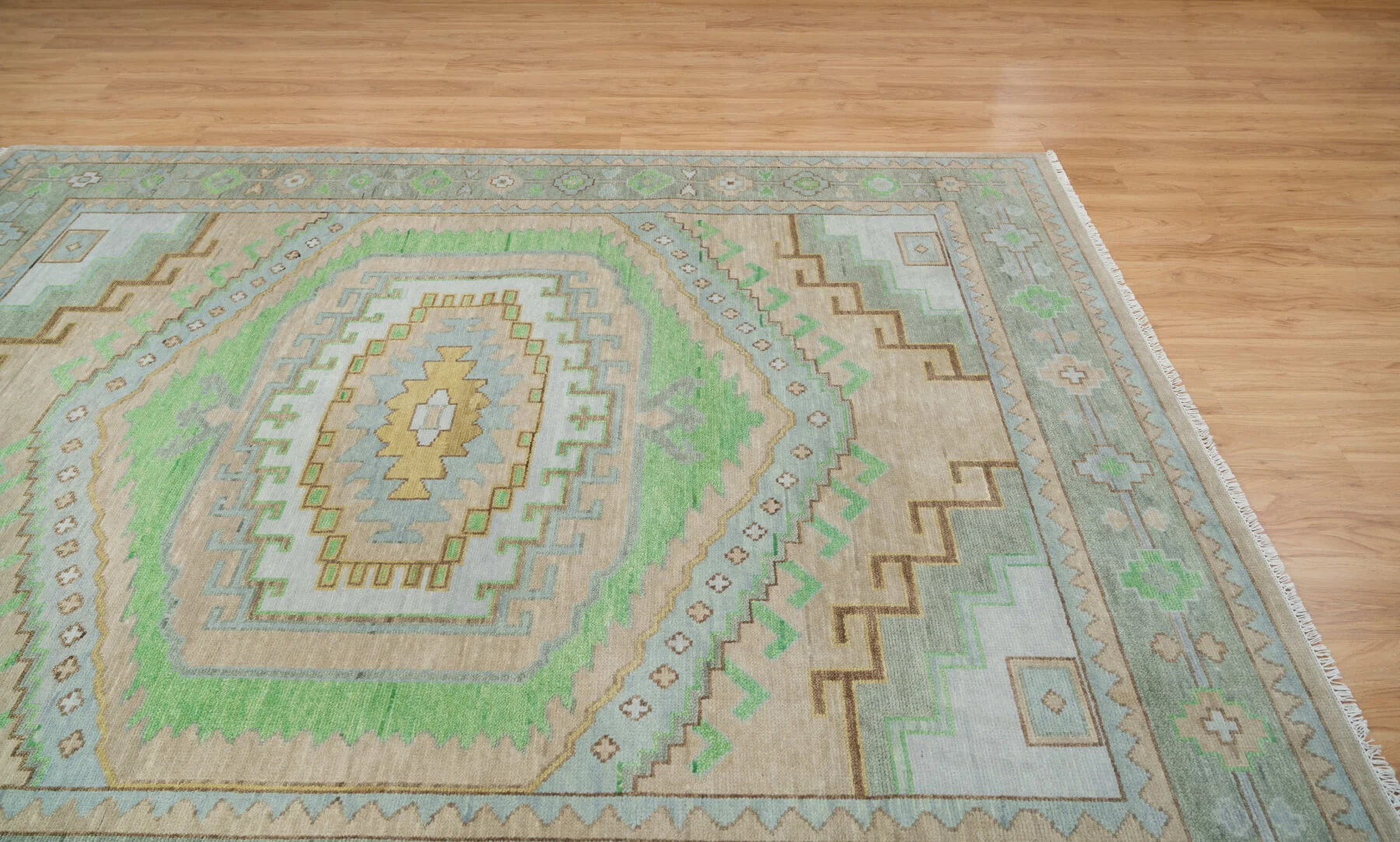 Sand Hand-Knotted Oushak Rug – Medallion & Diamond