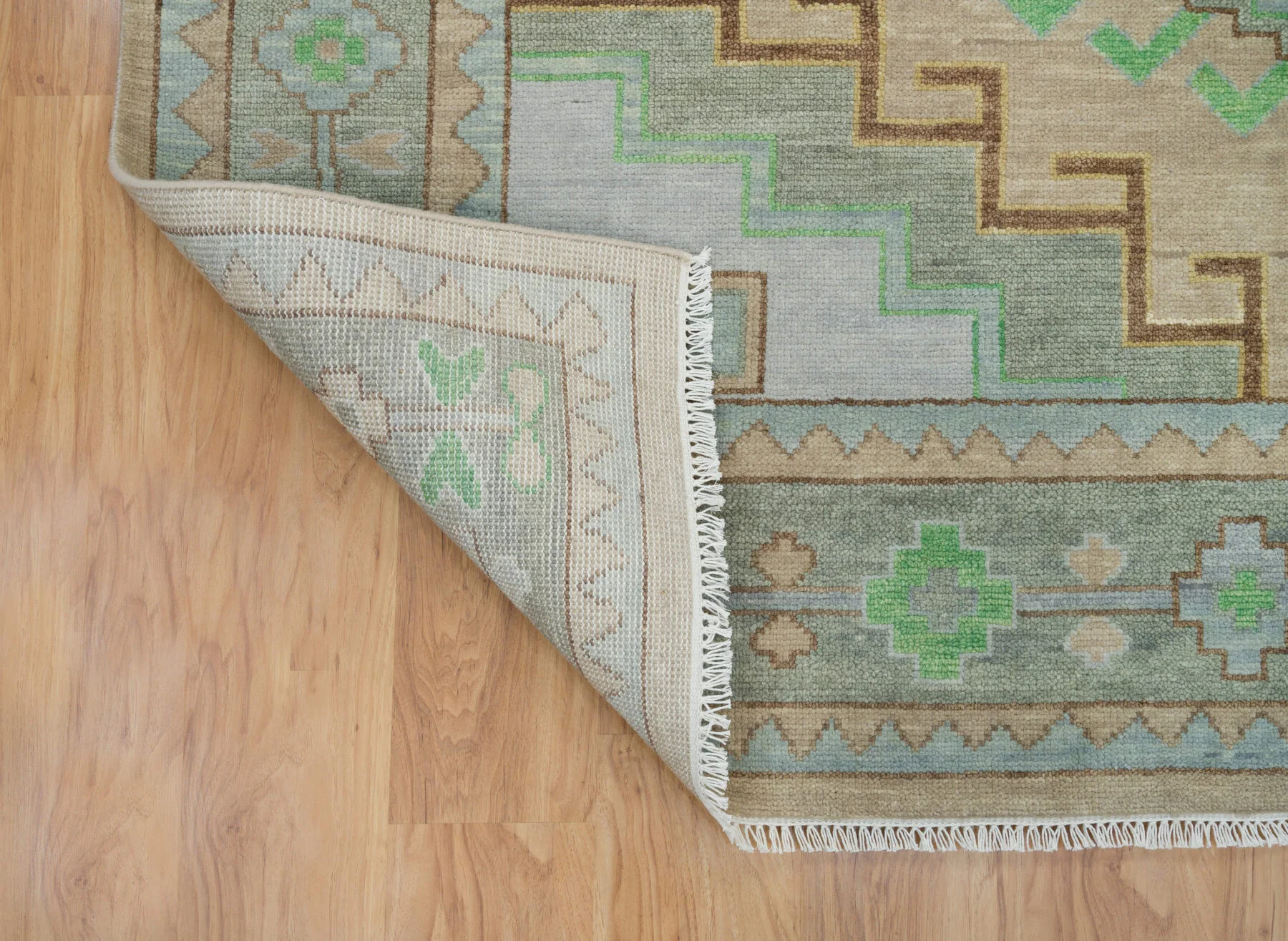 Sand Hand-Knotted Oushak Rug – Medallion & Diamond