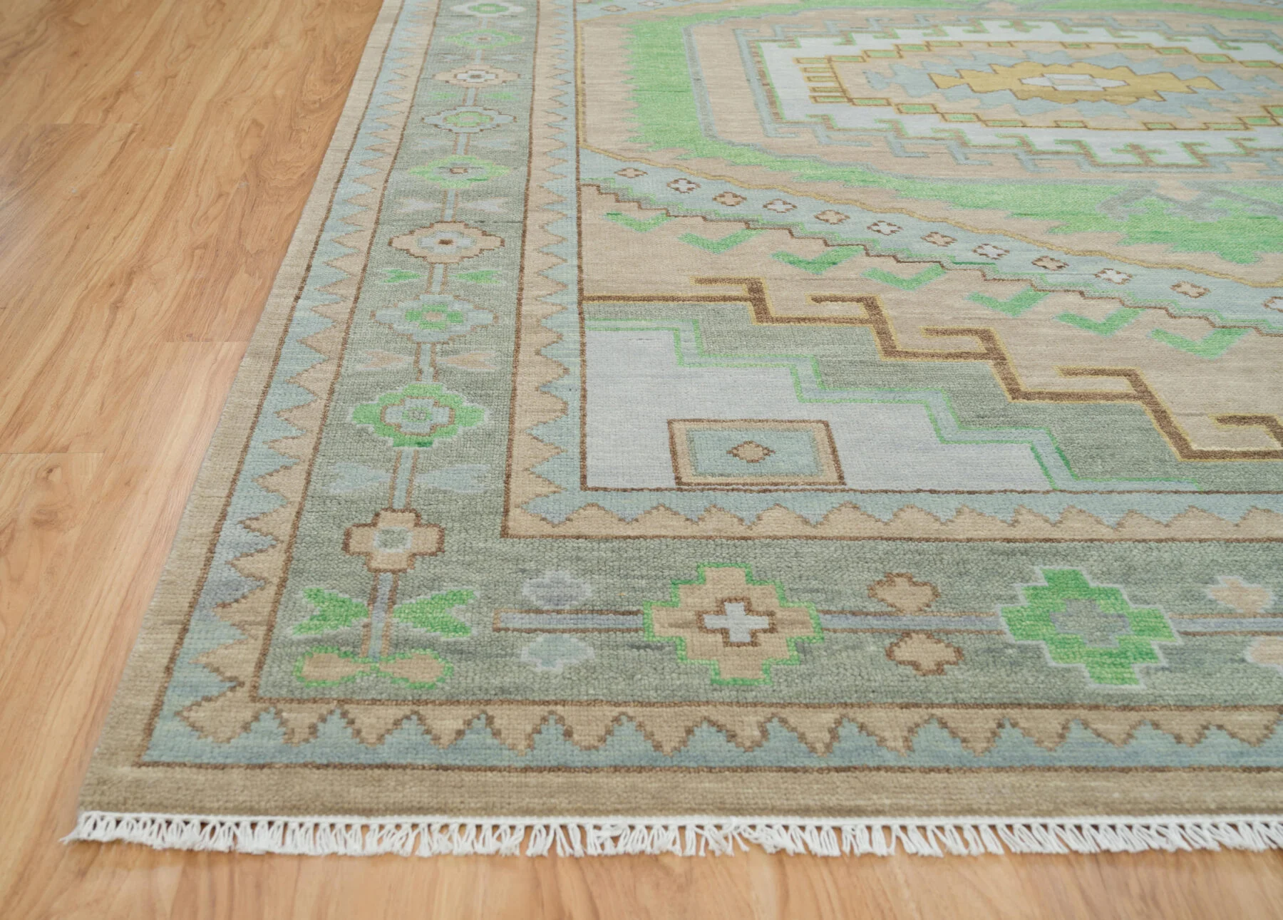 Sand Hand-Knotted Oushak Rug – Medallion & Diamond