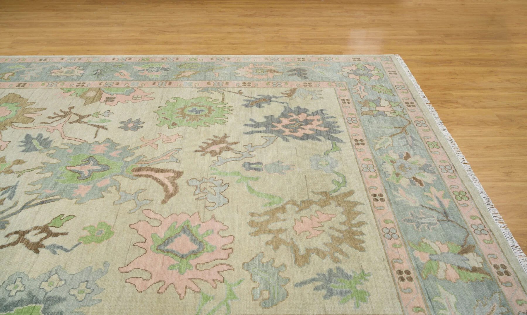 Sand & Green Hand-Knotted Oushak Rug – Palmette & Rosette