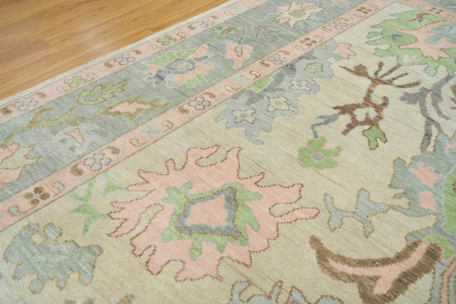 Sand & Green Hand-Knotted Oushak Rug – Palmette & Rosette