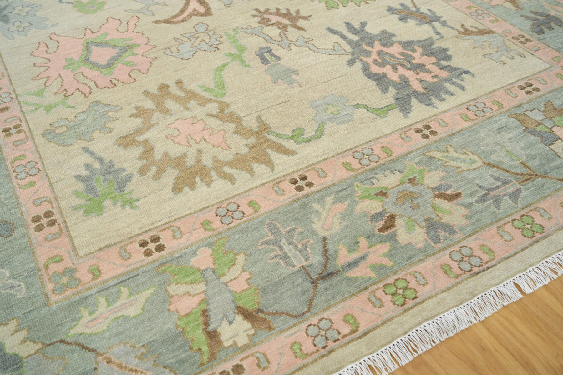 Sand & Green Hand-Knotted Oushak Rug – Palmette & Rosette