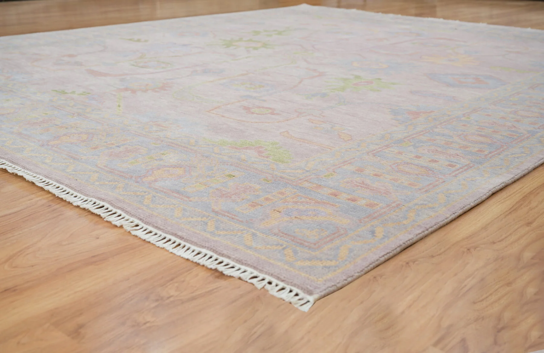 Mauve Hand-Knotted Oushak Rug – Palmette & Vine