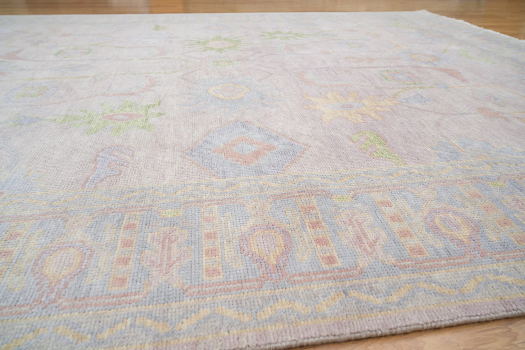 Mauve Hand-Knotted Oushak Rug – Palmette & Vine