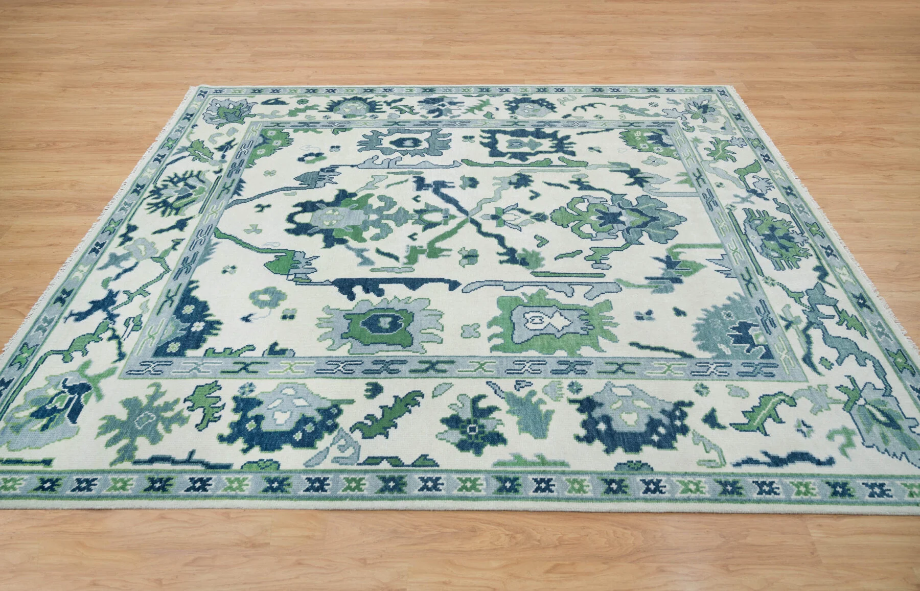 Ivory Hand-Knotted Oushak Rug – Palmette & Rosette & Vine