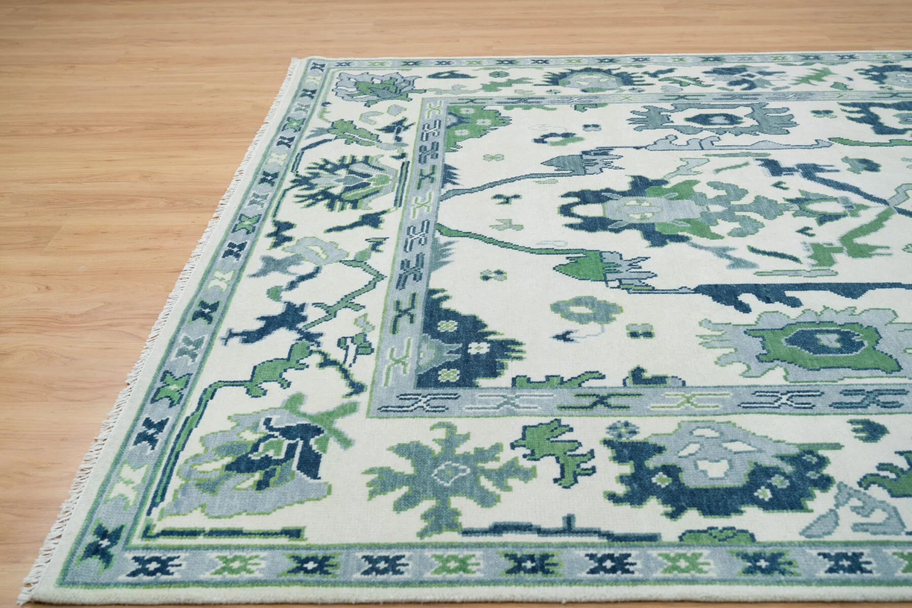 Ivory Hand-Knotted Oushak Rug – Palmette & Rosette & Vine