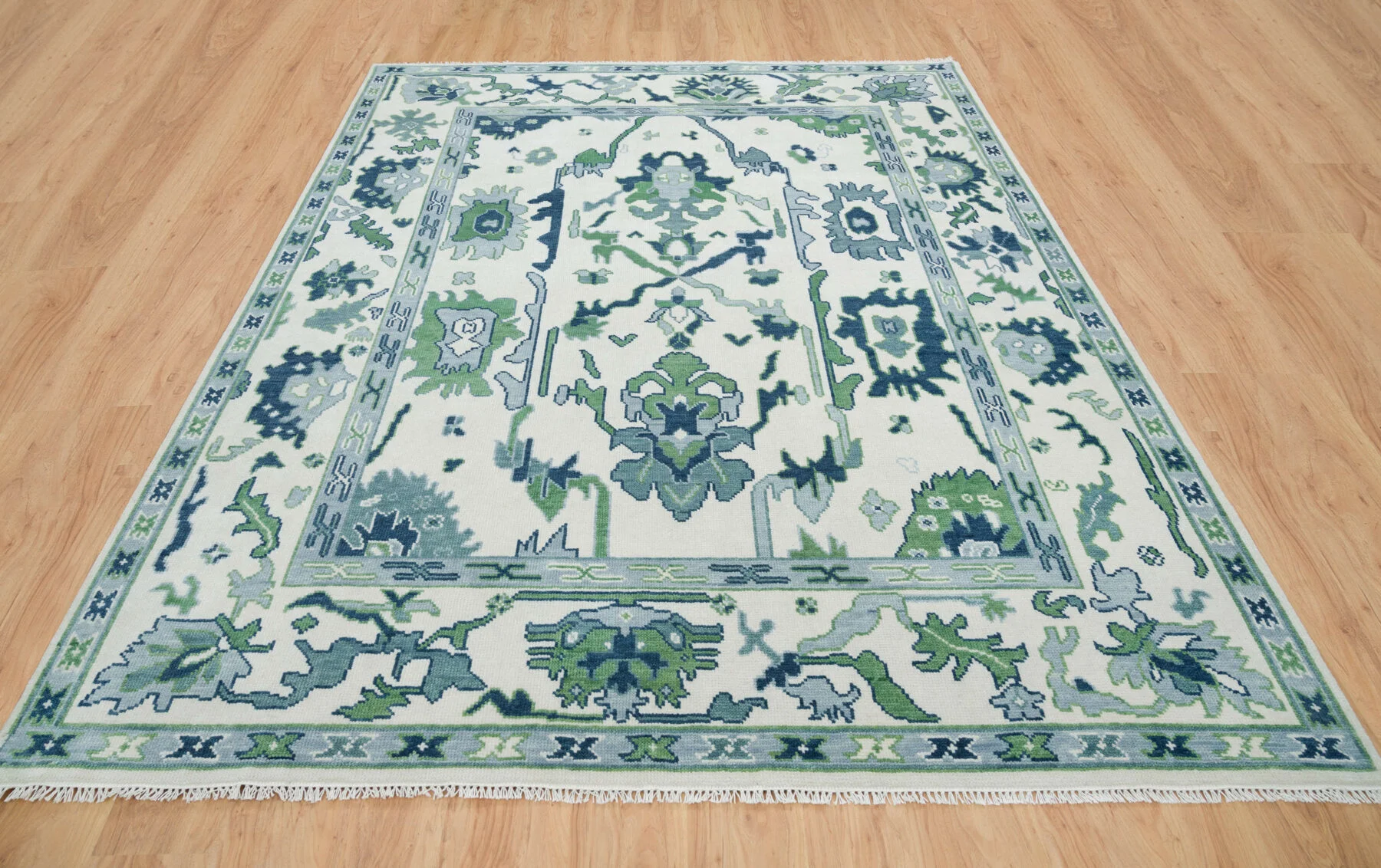 Ivory Hand-Knotted Oushak Rug – Palmette & Rosette & Vine
