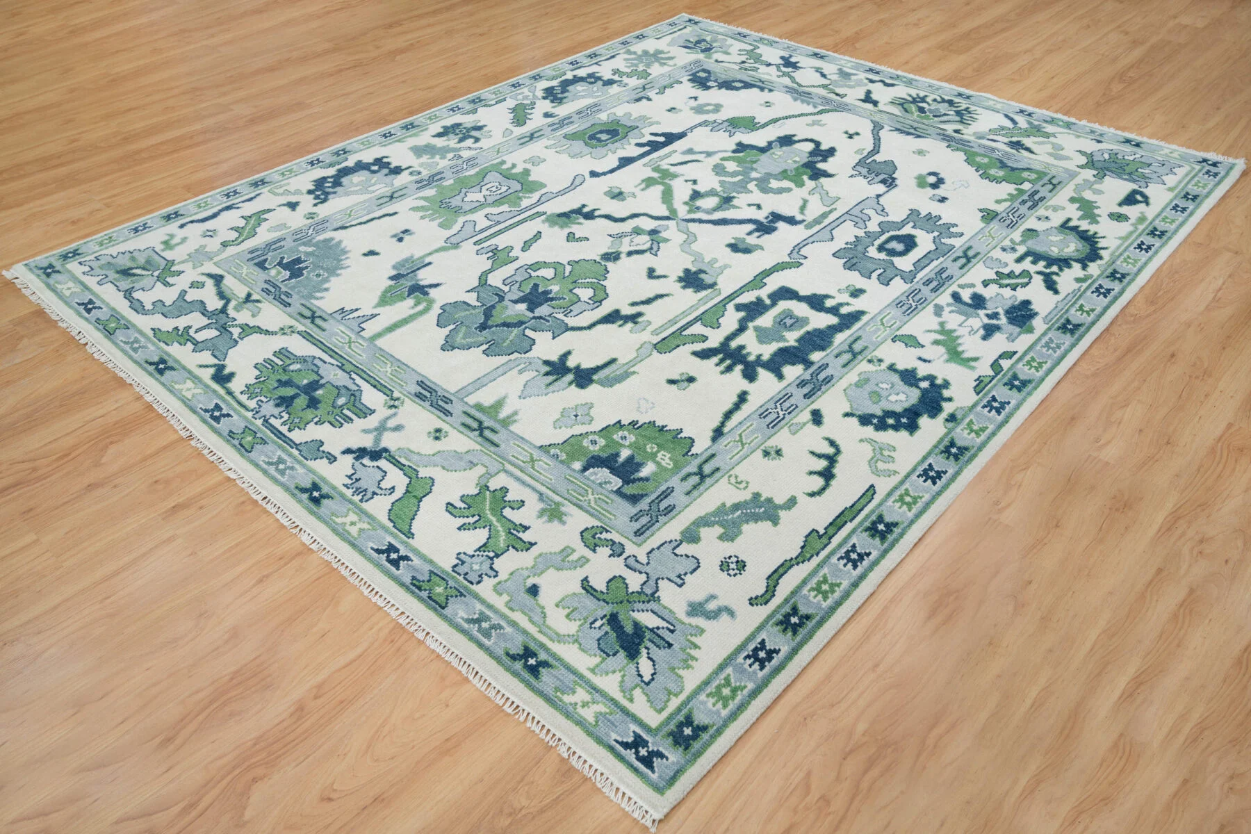 Ivory Hand-Knotted Oushak Rug – Palmette & Rosette & Vine