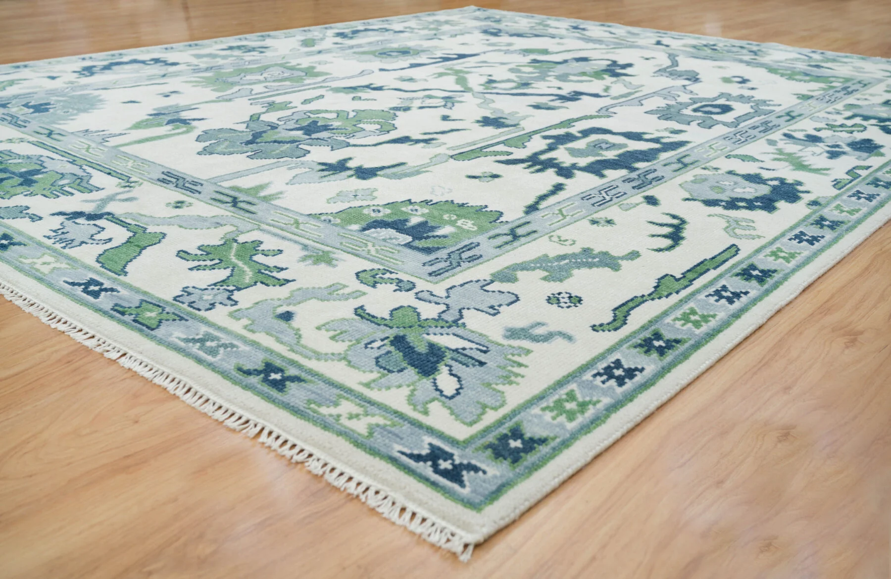 Ivory Hand-Knotted Oushak Rug – Palmette & Rosette & Vine