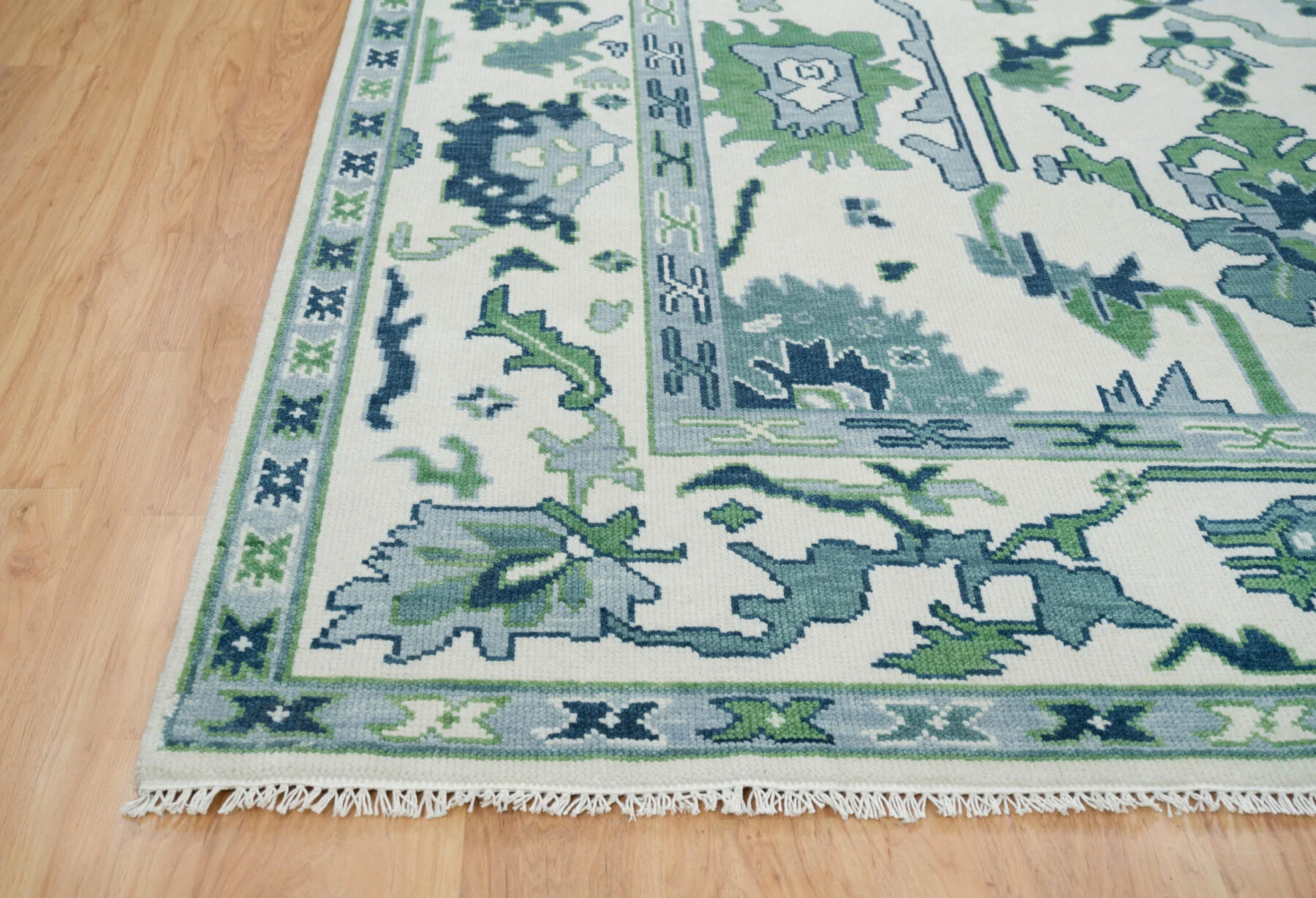 Ivory Hand-Knotted Oushak Rug – Palmette & Rosette & Vine
