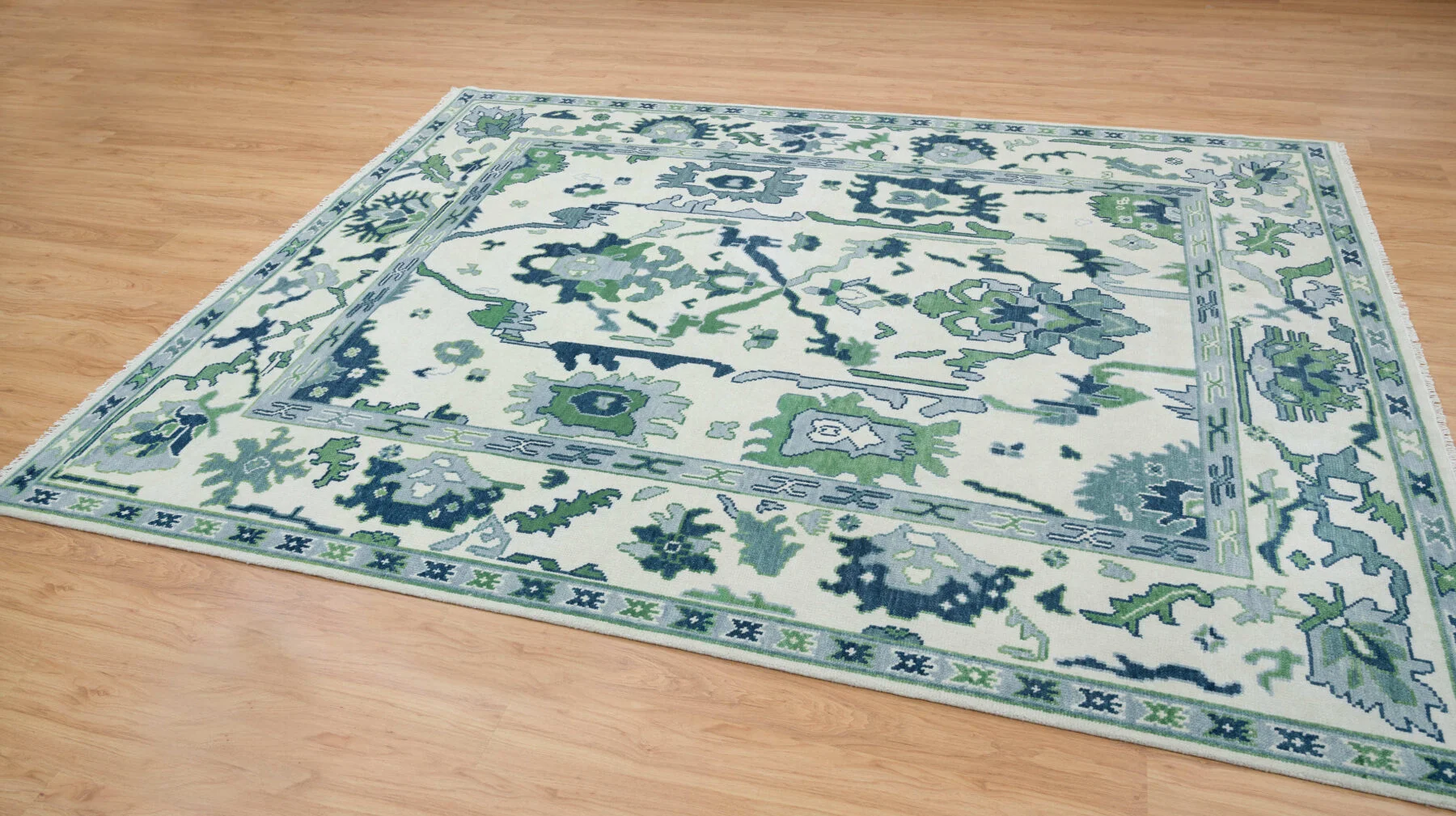 Ivory Hand-Knotted Oushak Rug – Palmette & Rosette & Vine