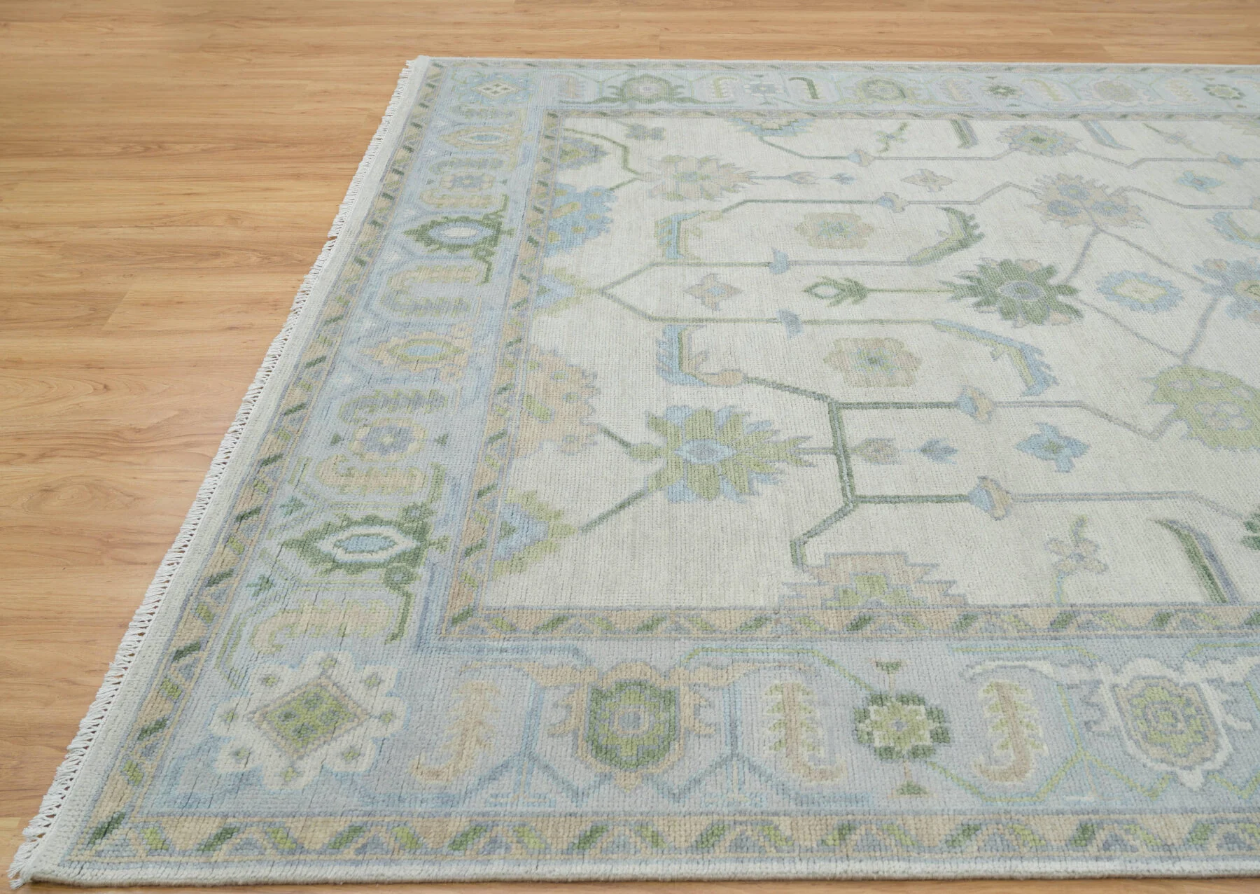 Cream & Blue Hand-Knotted Oushak Rug – Palmette & Vine