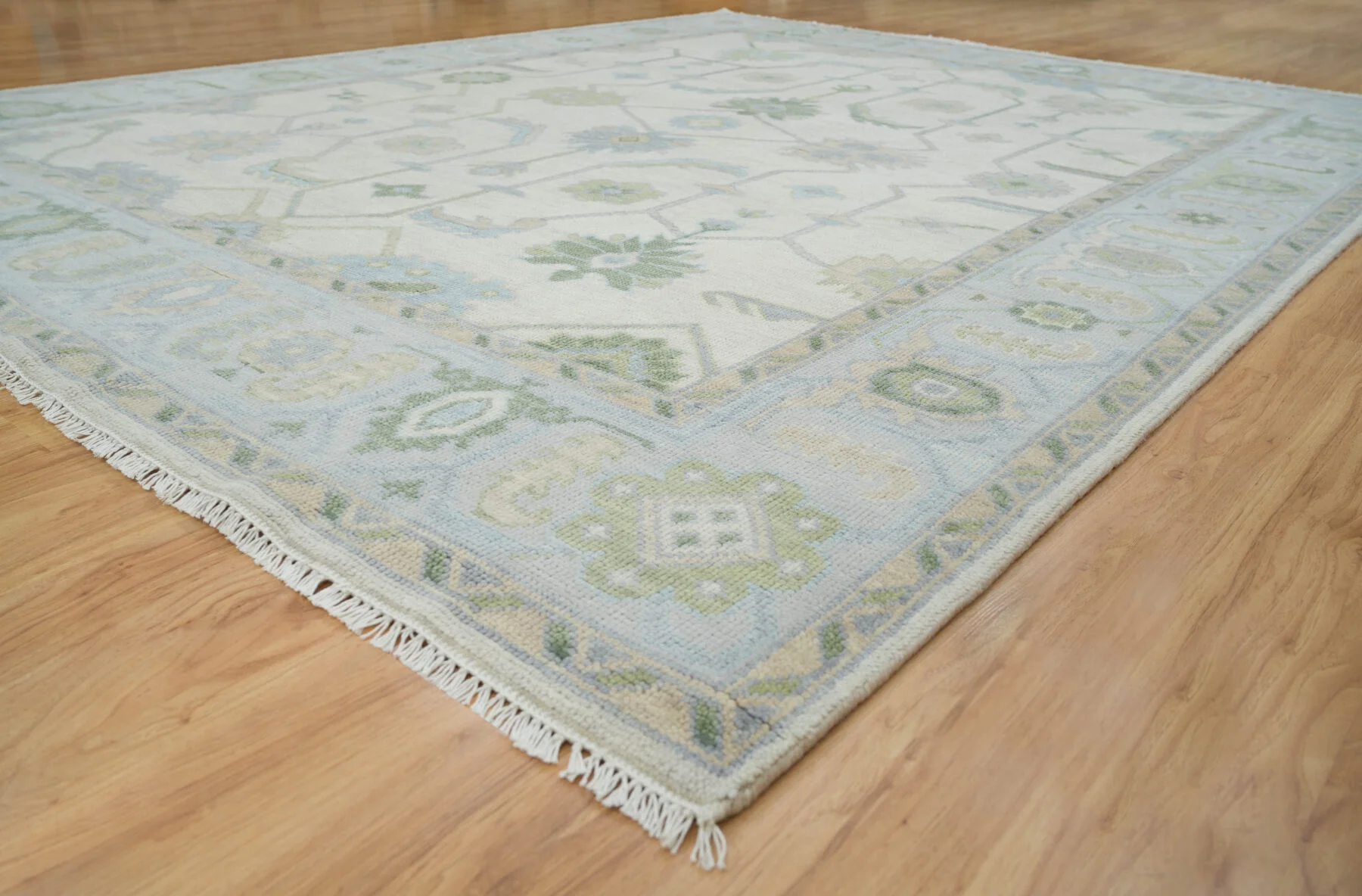 Cream & Blue Hand-Knotted Oushak Rug – Palmette & Vine