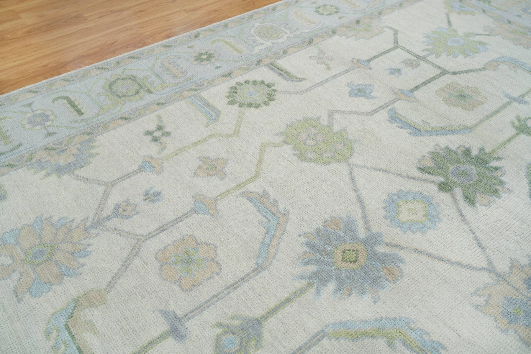 Cream & Blue Hand-Knotted Oushak Rug – Palmette & Vine
