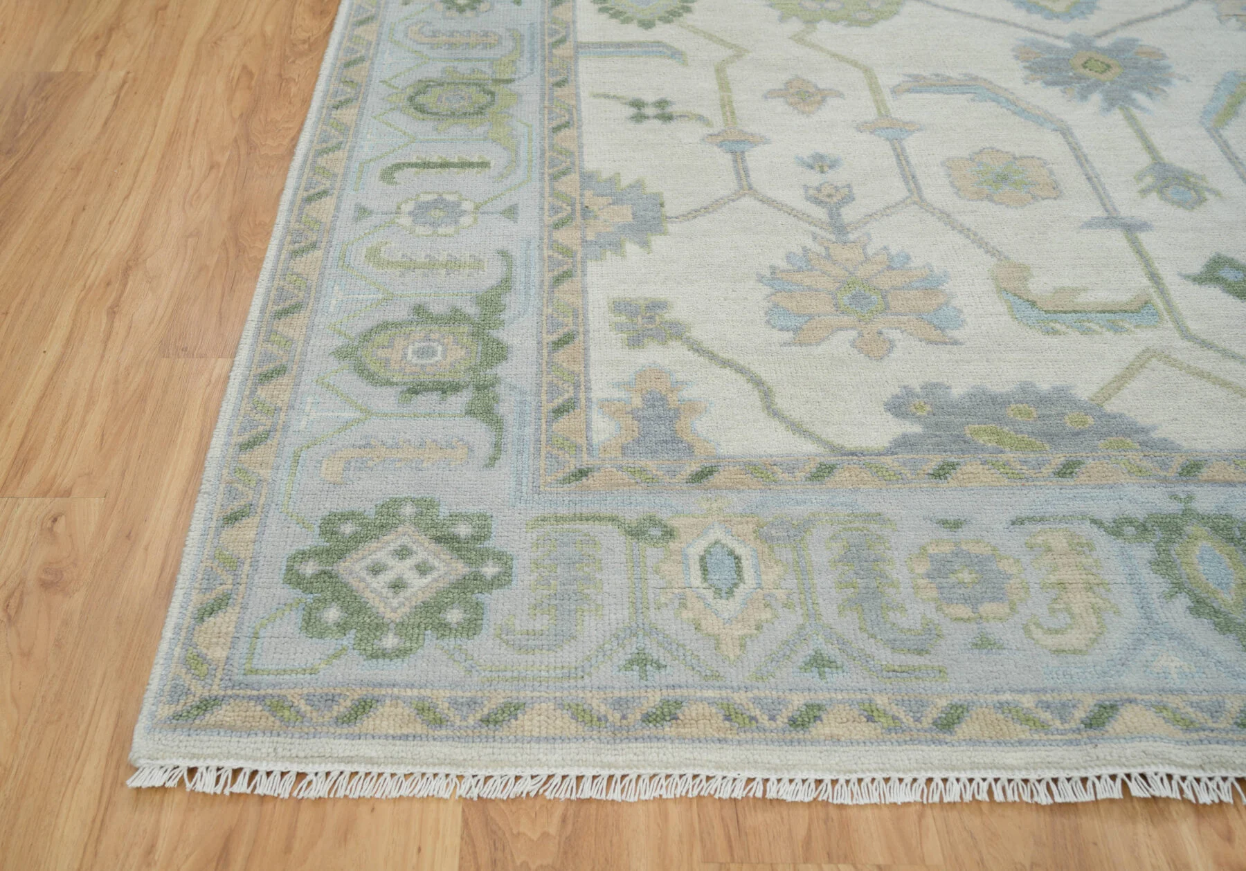 Cream & Blue Hand-Knotted Oushak Rug – Palmette & Vine