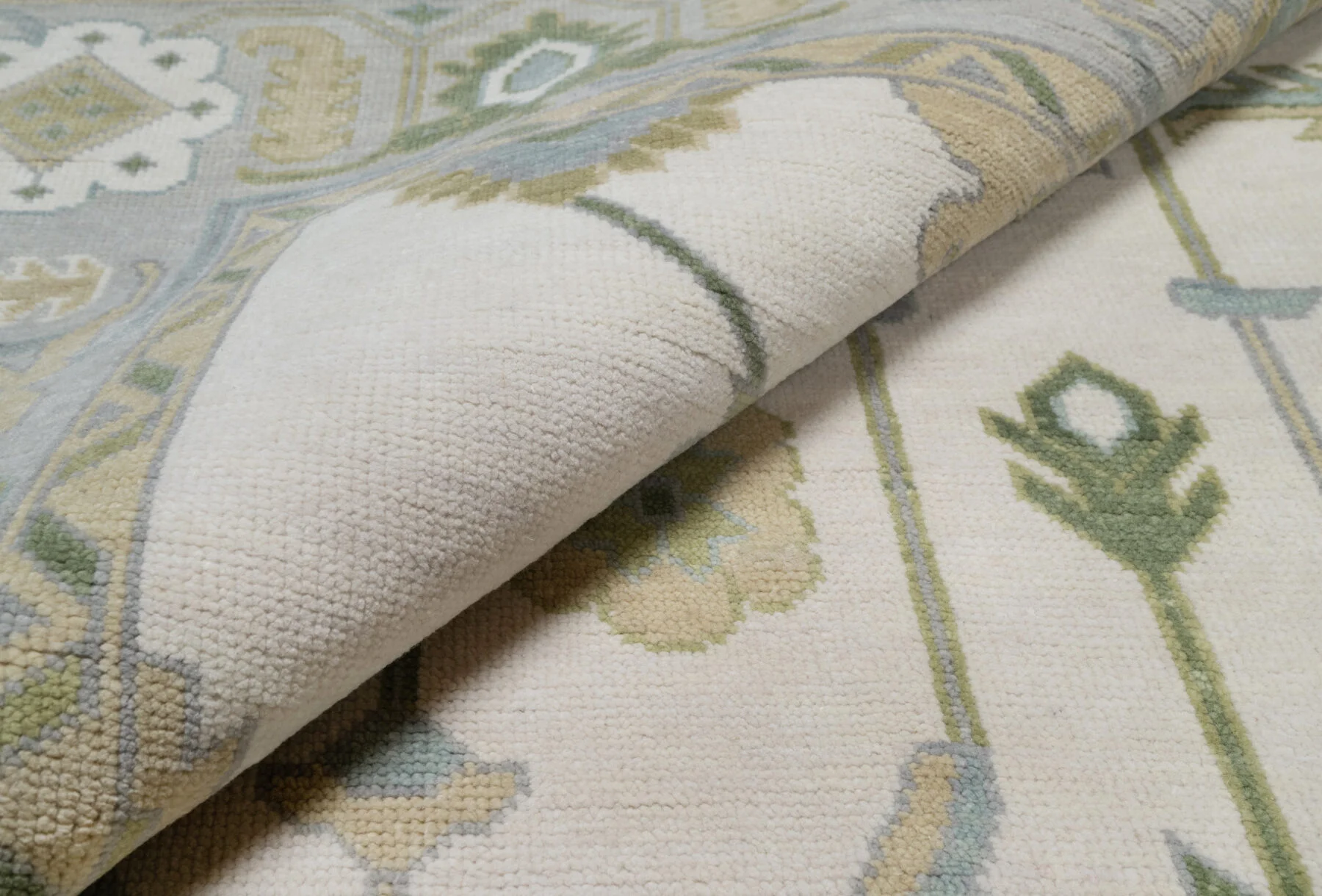 Cream & Blue Hand-Knotted Oushak Rug – Palmette & Vine